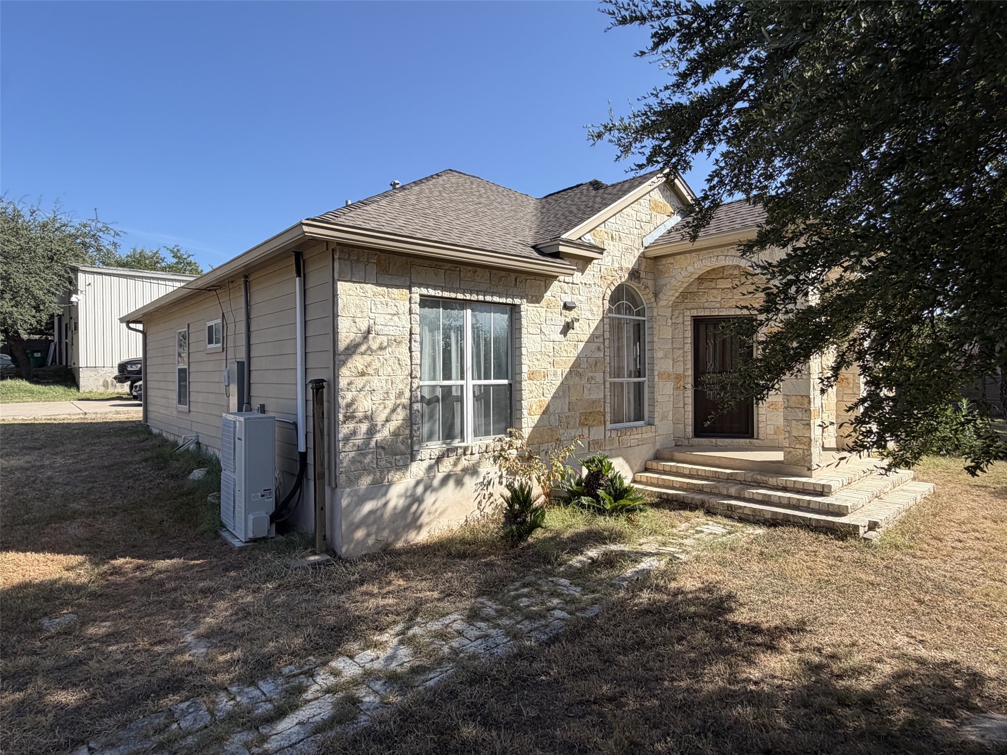 main property photo 11