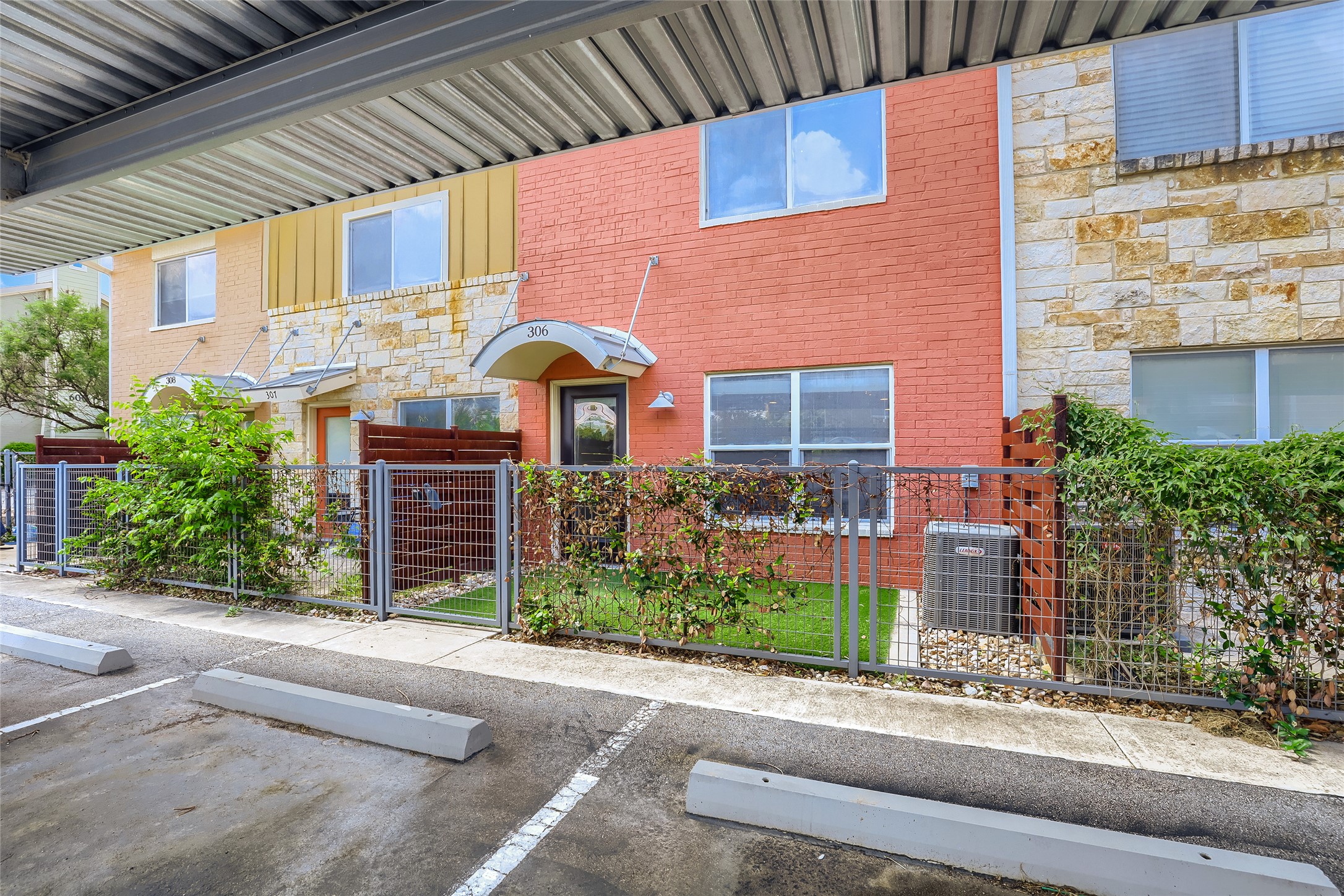 main property photo 23