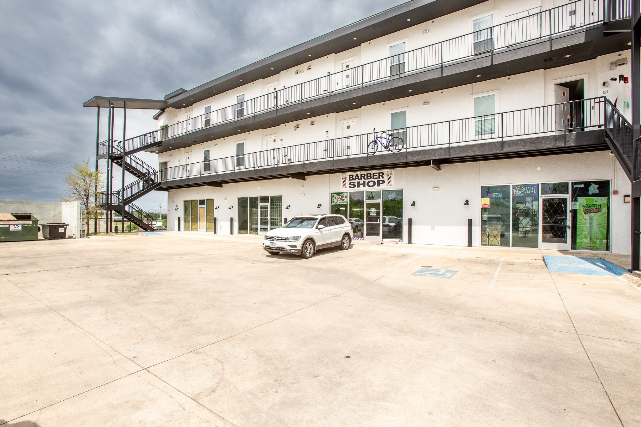 main property photo 5