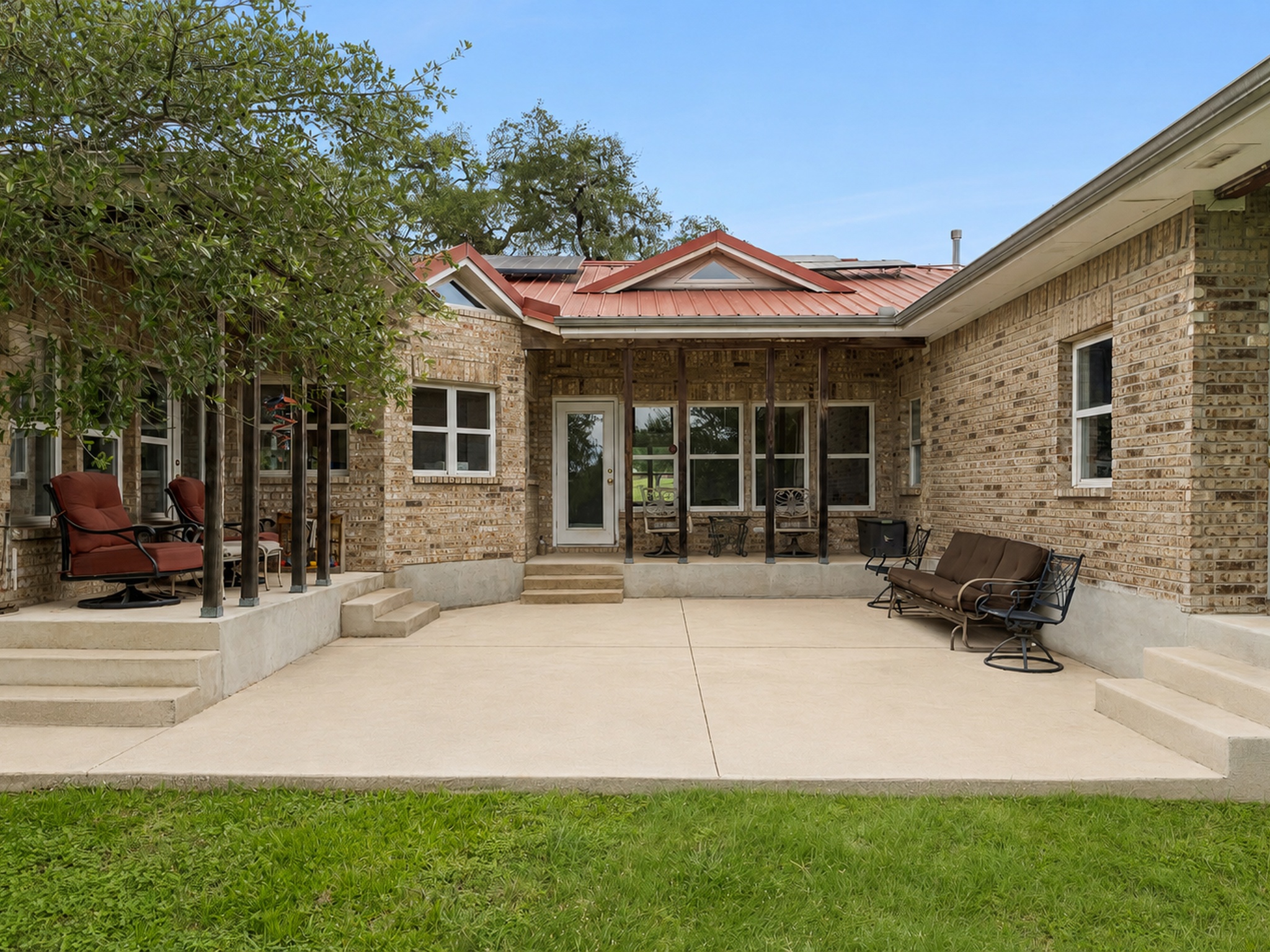 main property photo 30