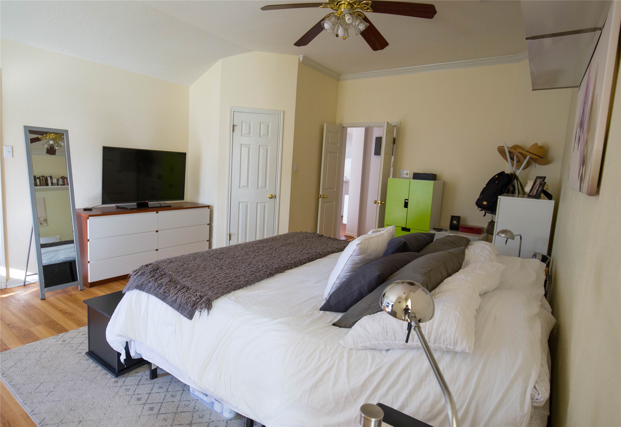 main property photo 18