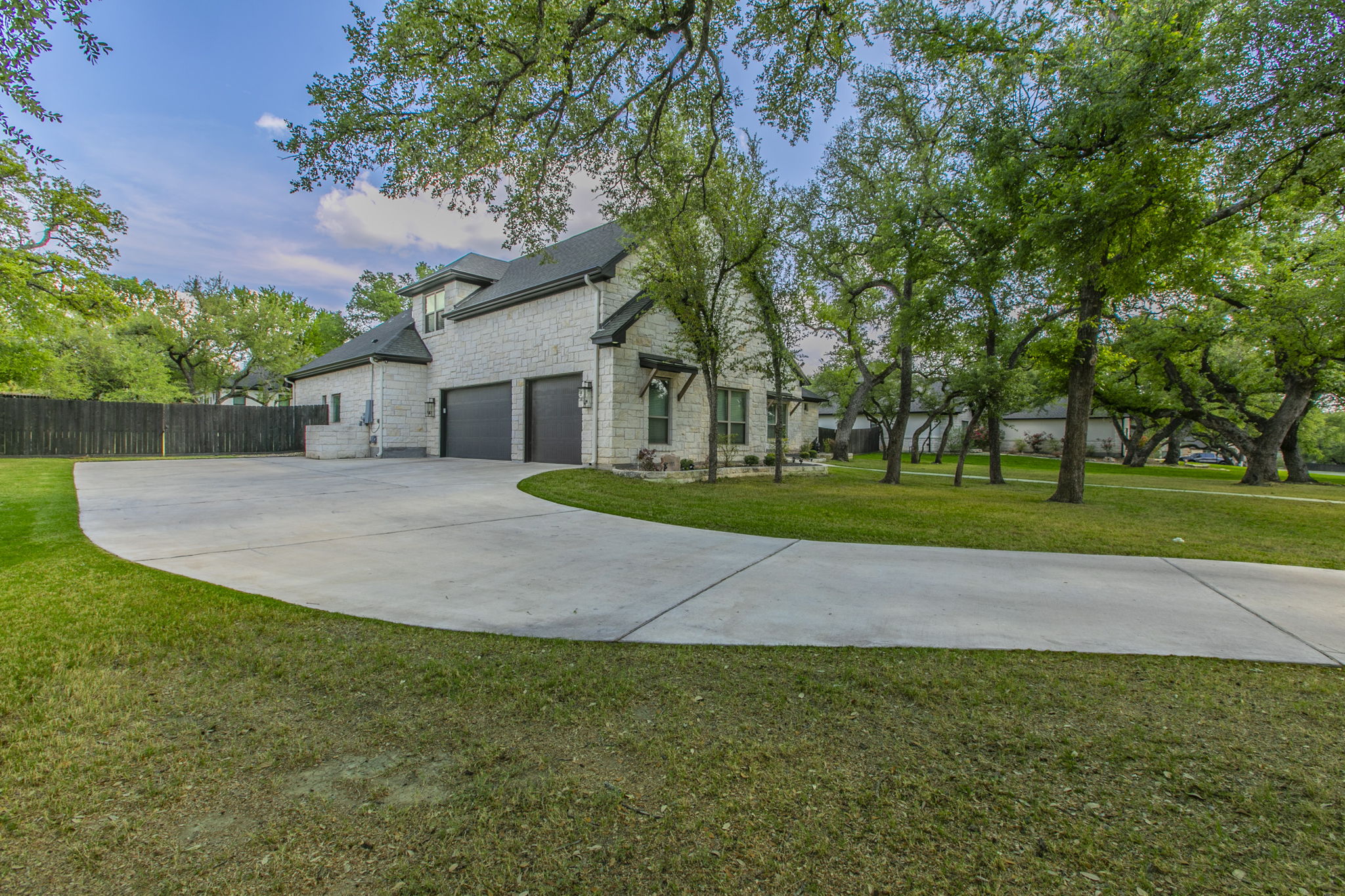 main property photo 33