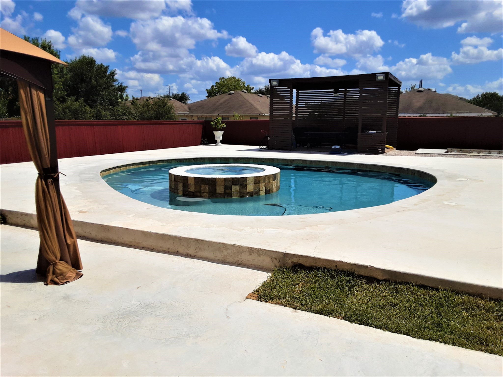 main property photo 31