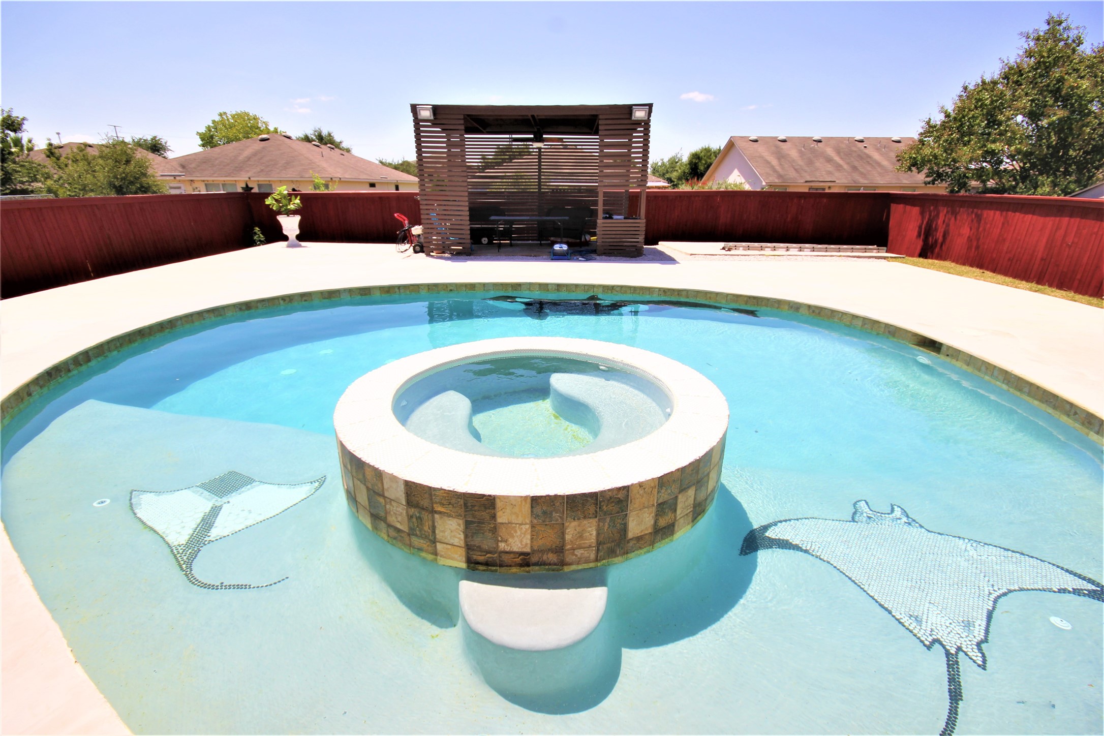main property photo 32