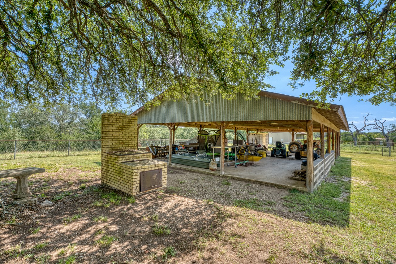 main property photo 28
