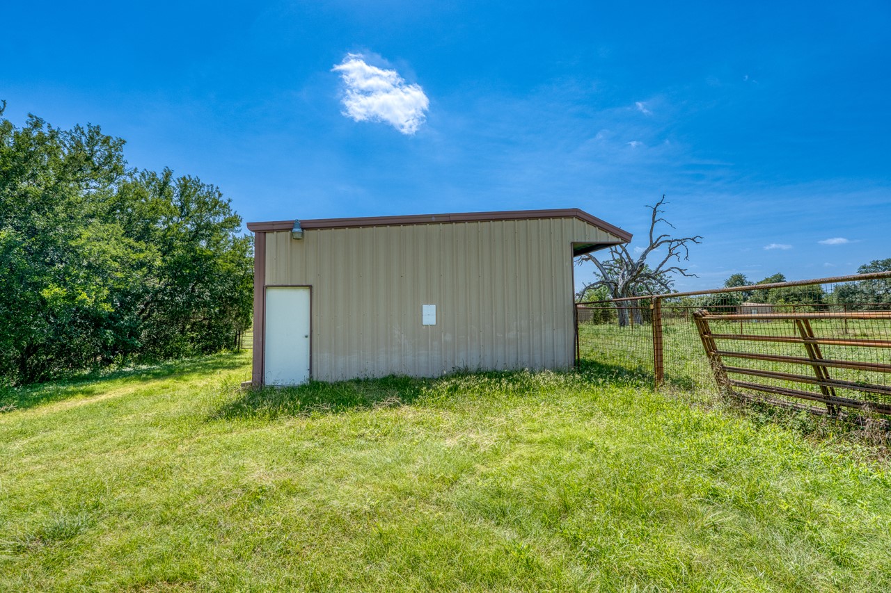 main property photo 30