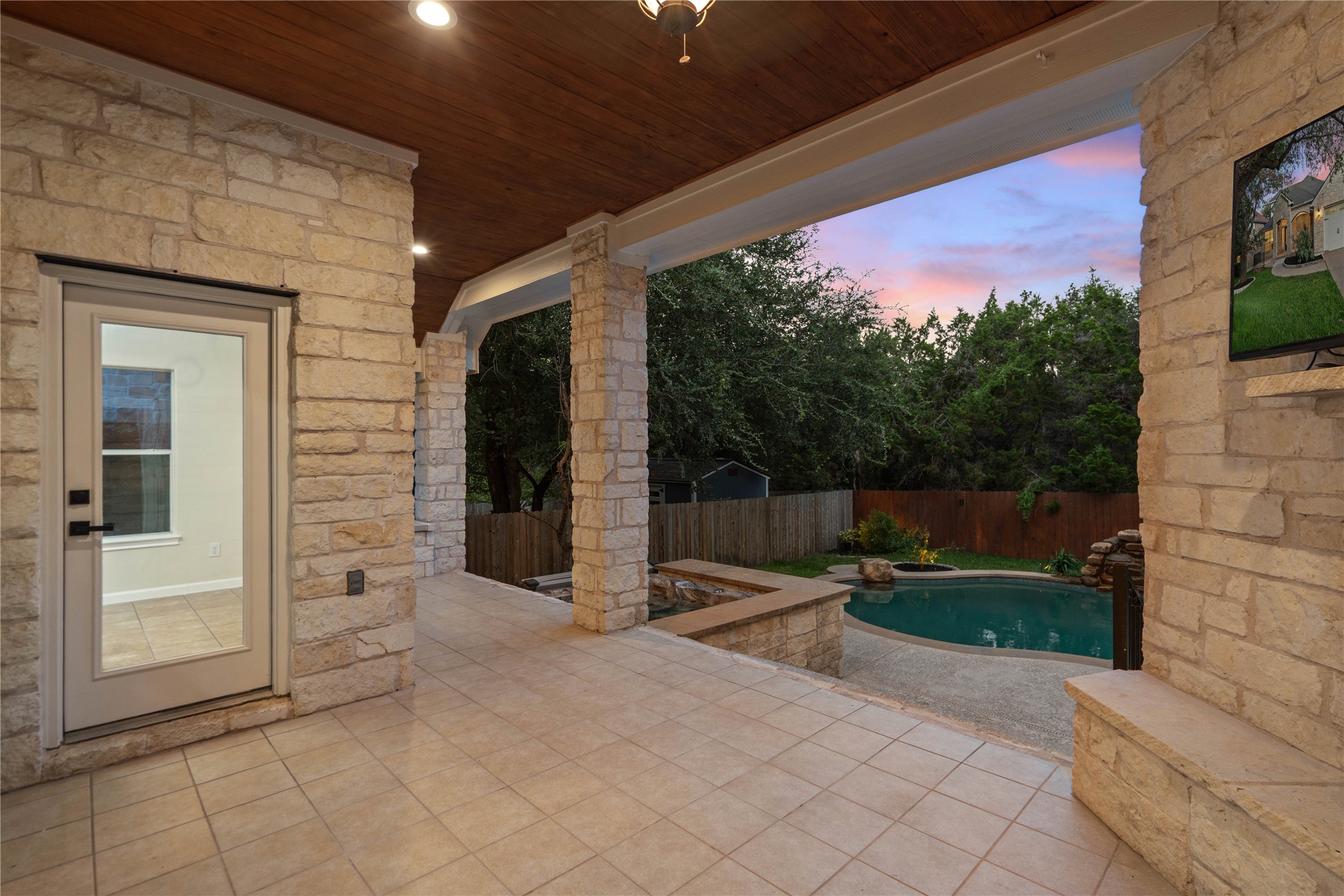 main property photo 31