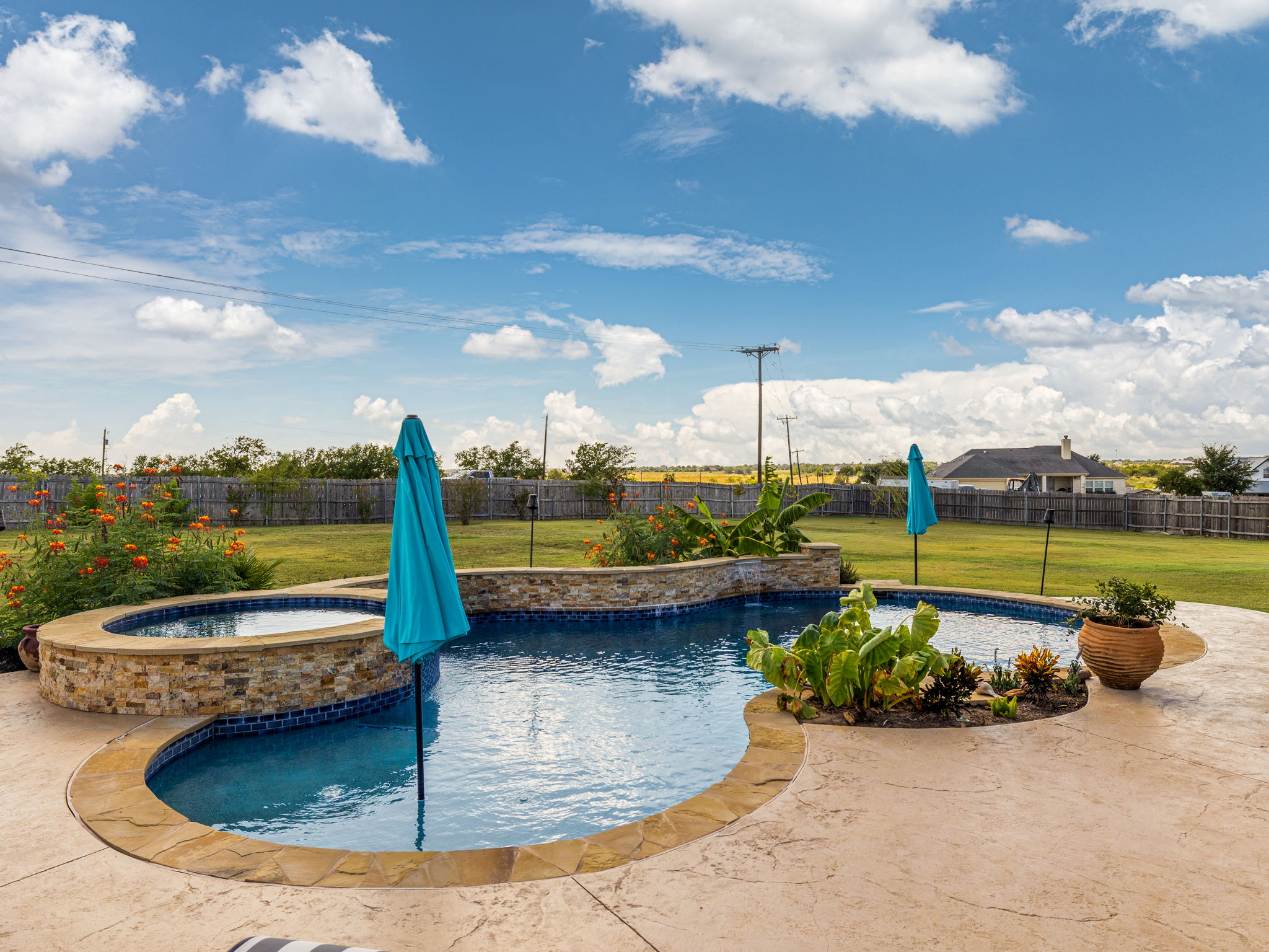 main property photo 30