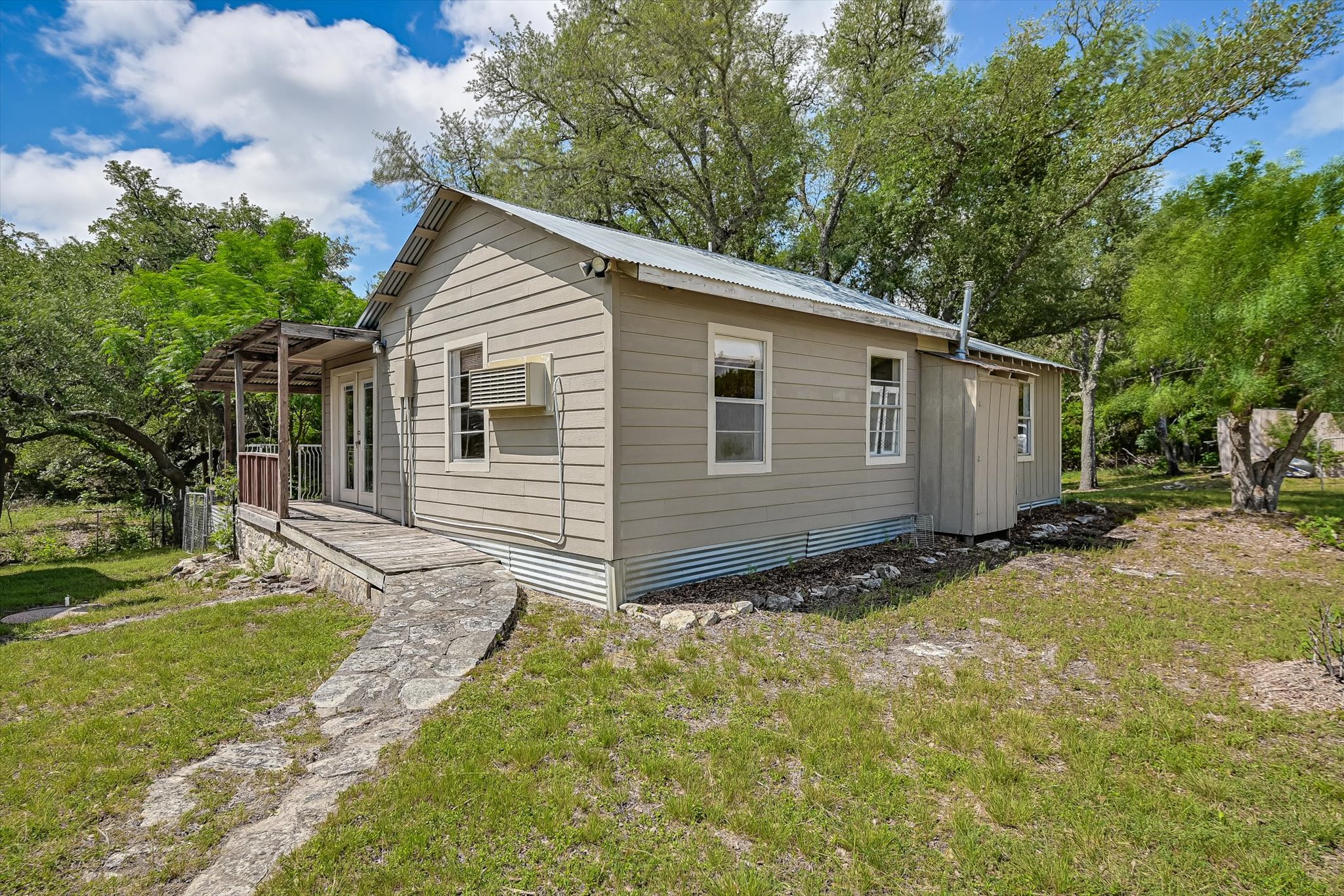 main property photo 16