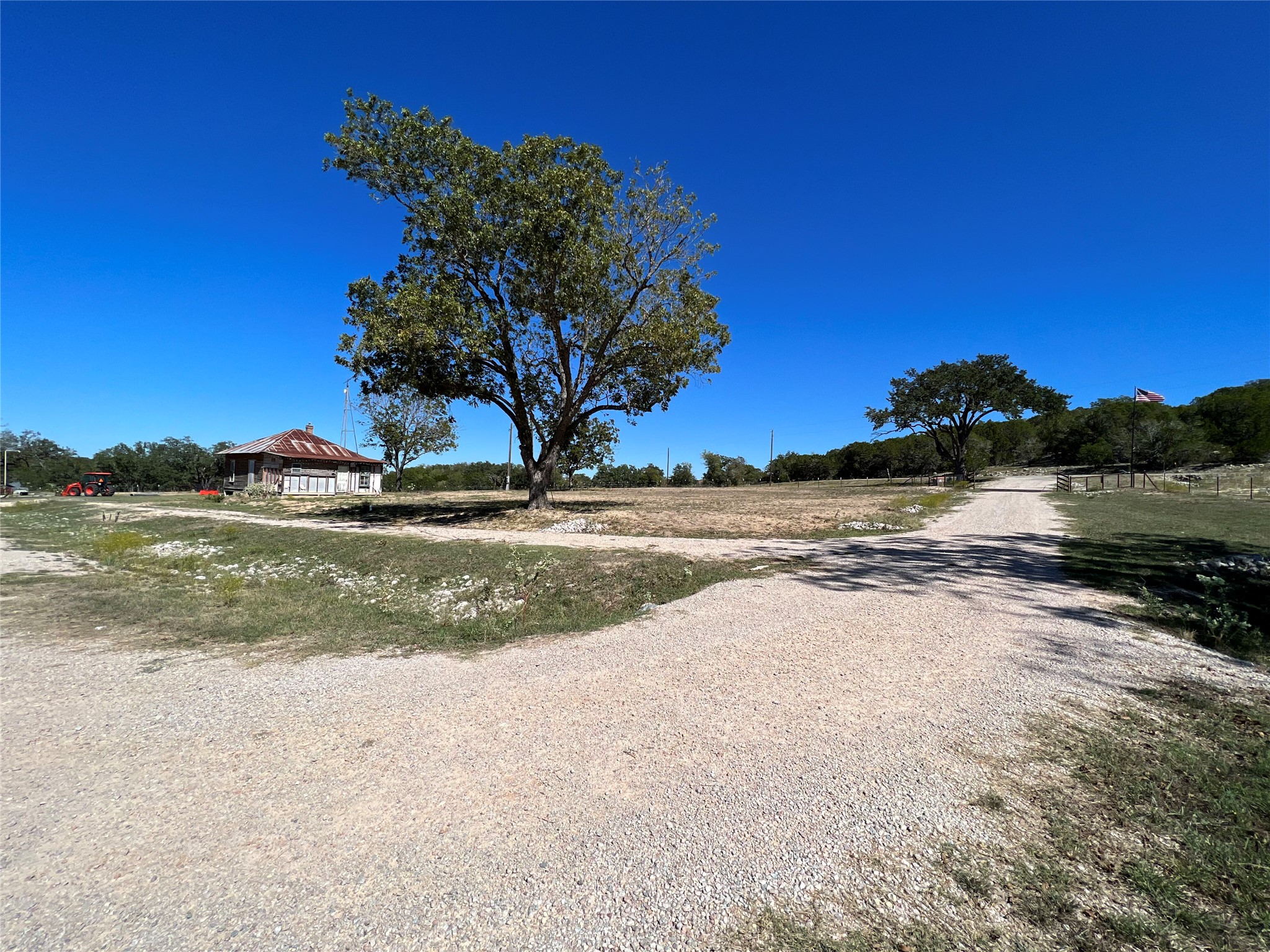main property photo 34