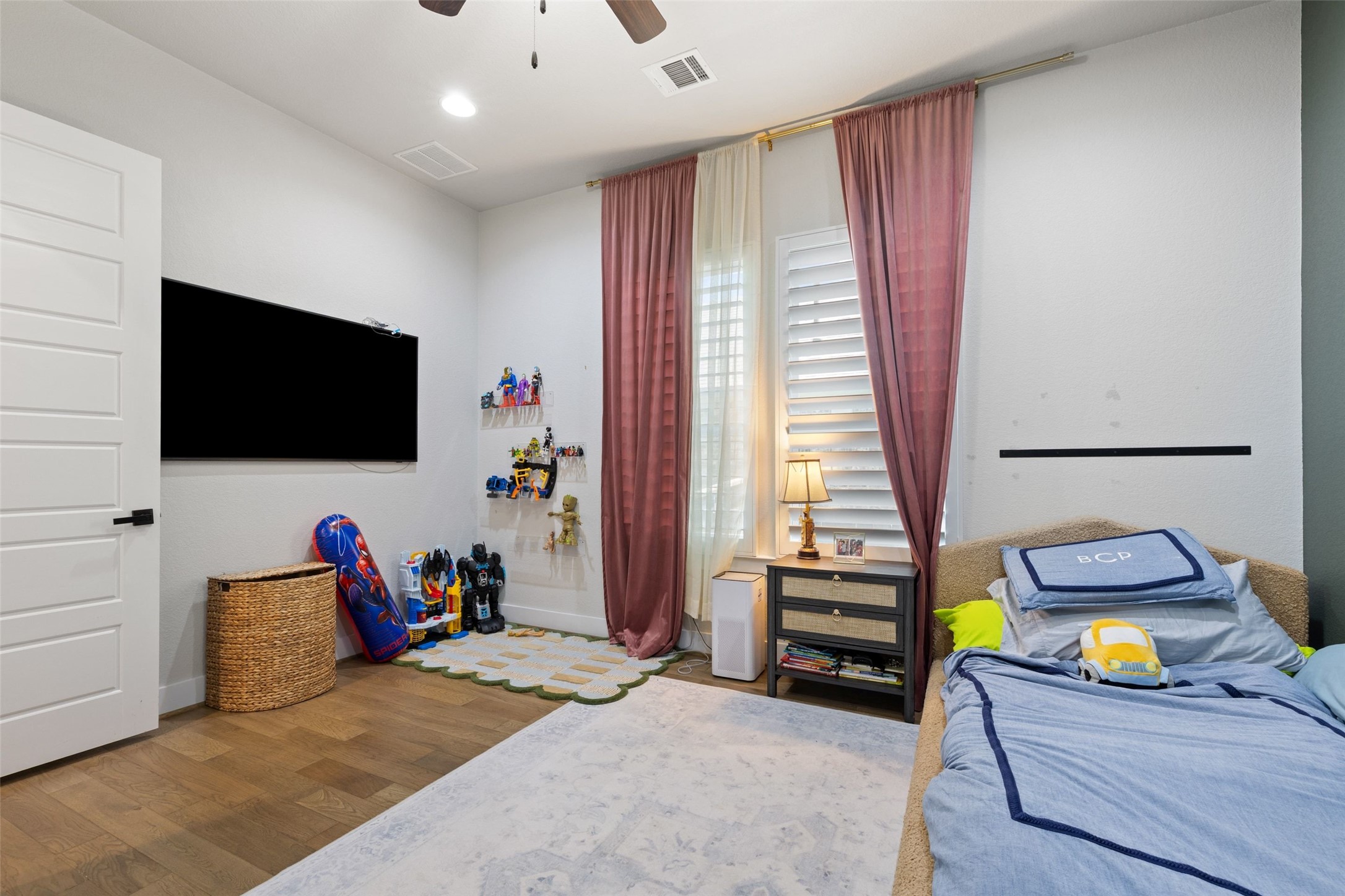 main property photo 23
