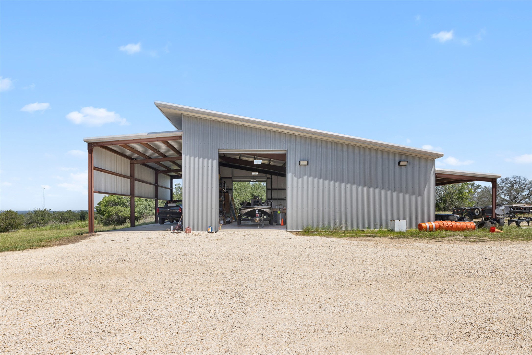 main property photo 11