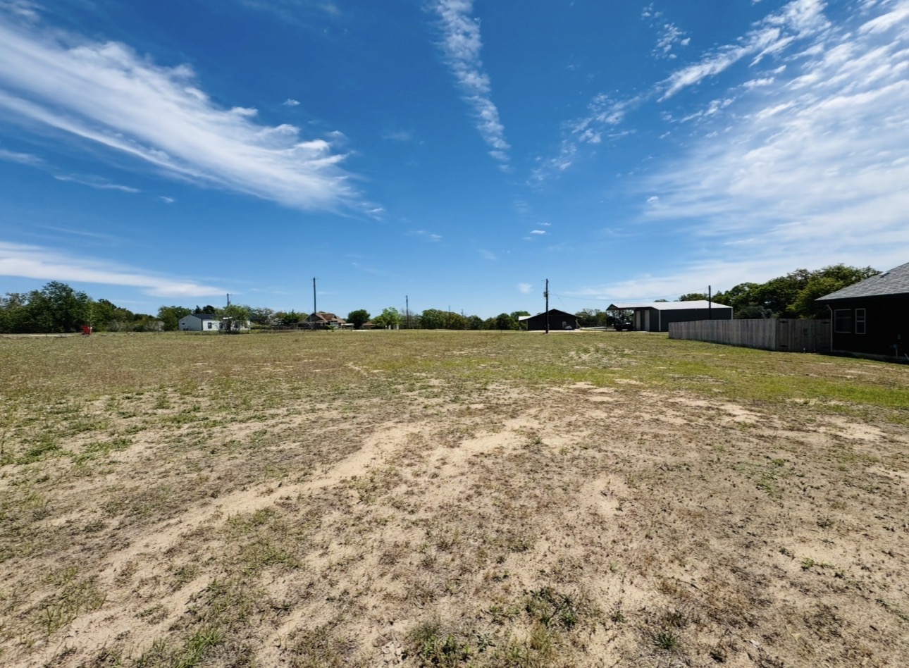 main property photo 32