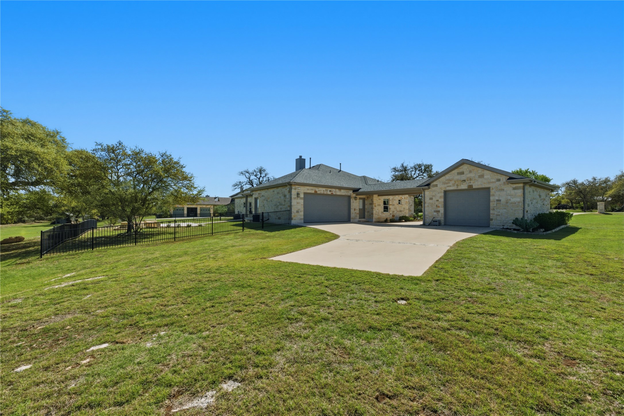 main property photo 27