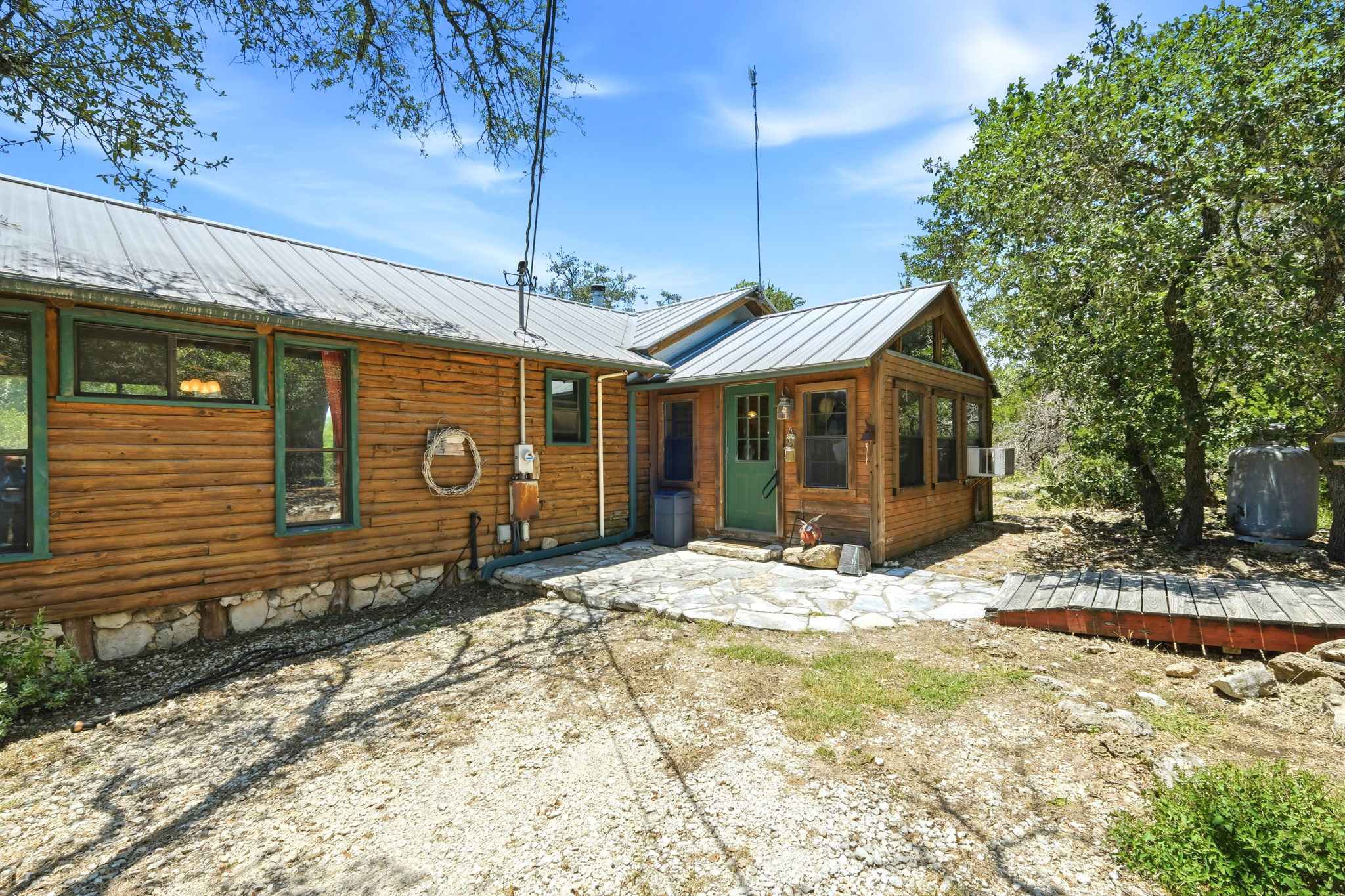 main property photo 9