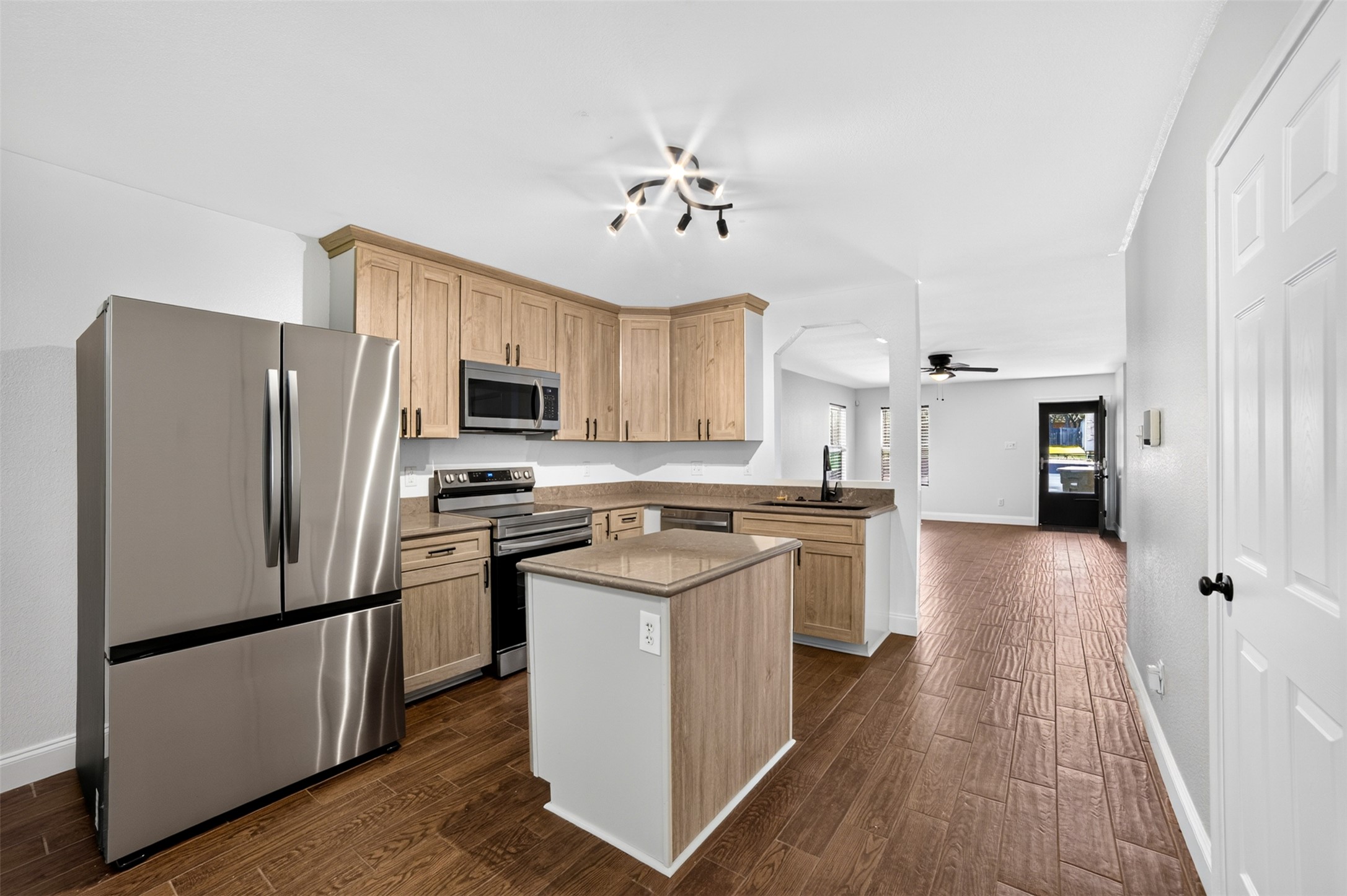 main property photo 5