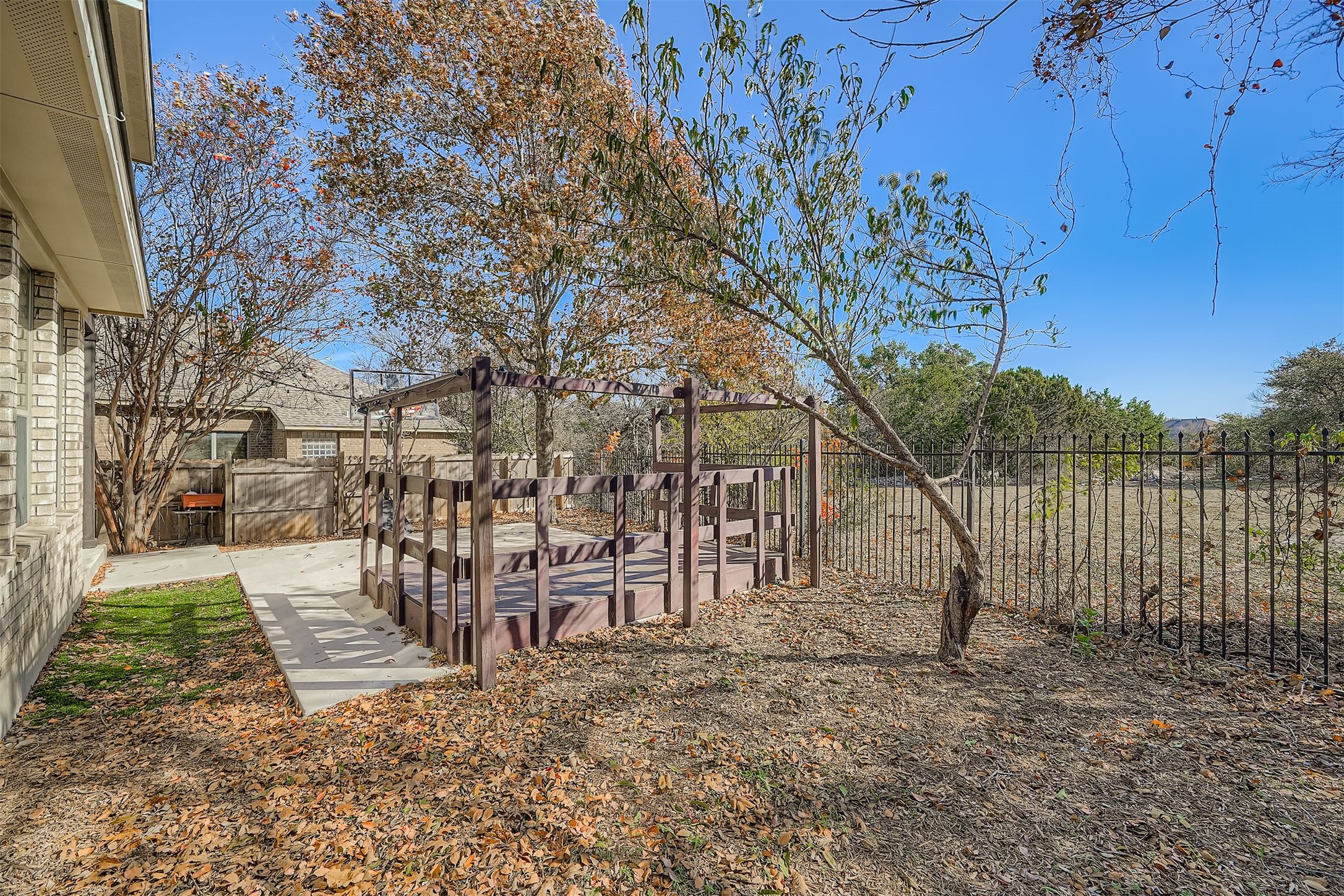 main property photo 33