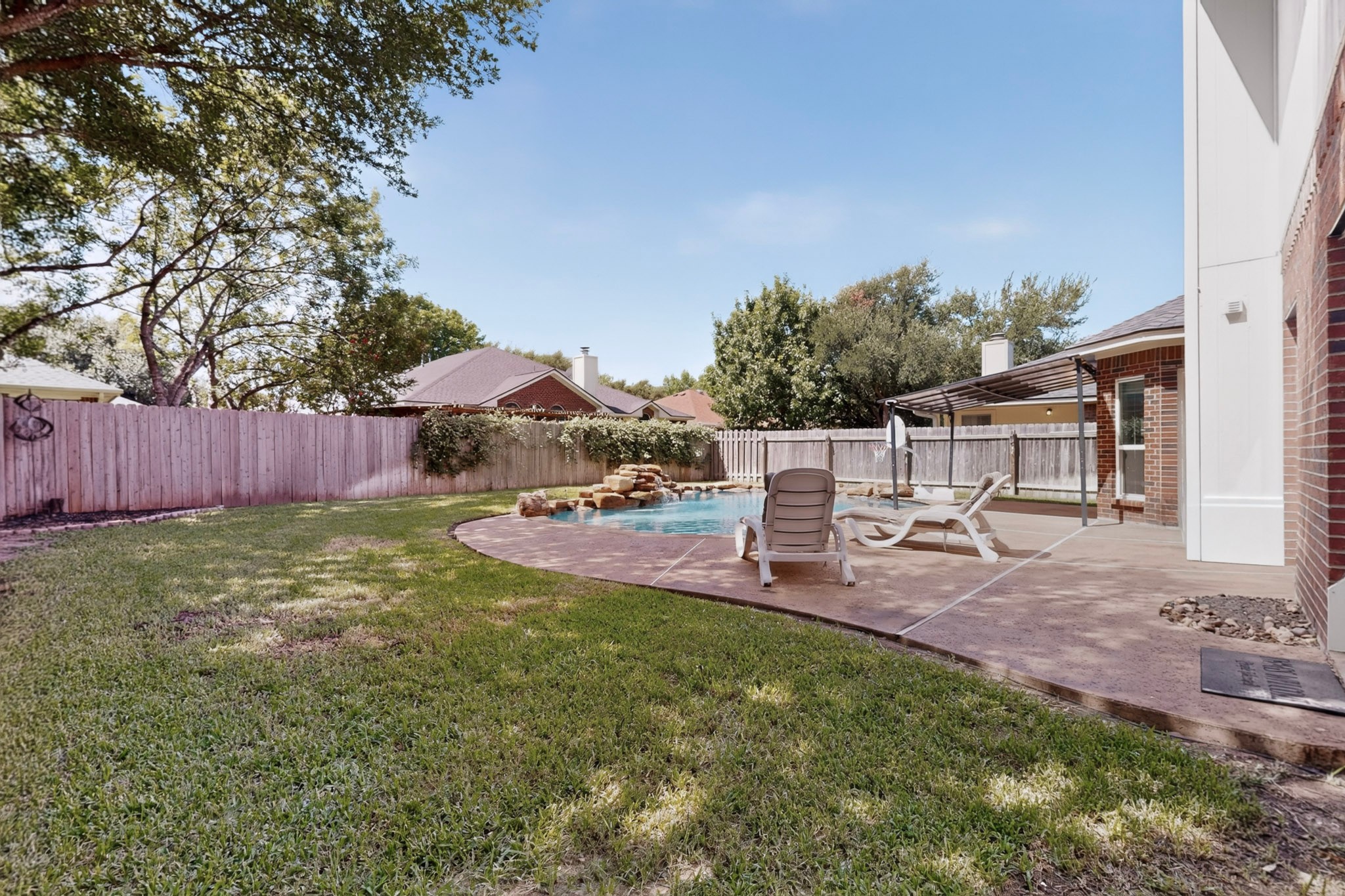 main property photo 22