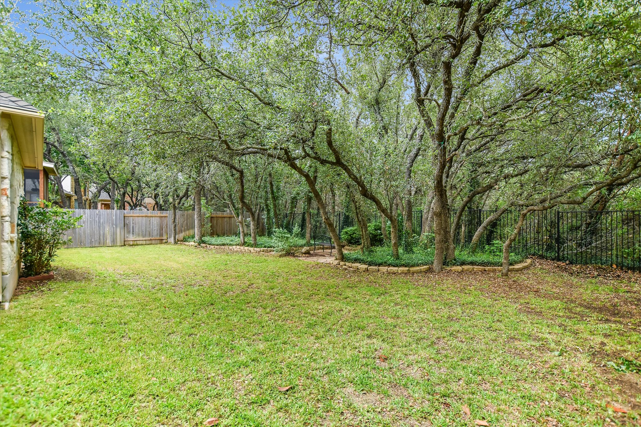 main property photo 28