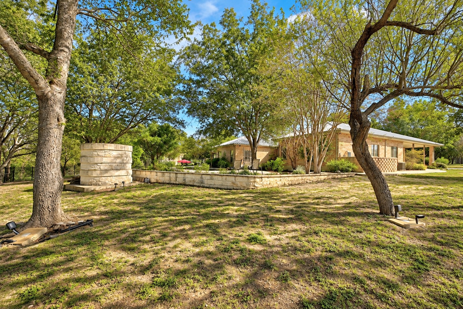 main property photo 32