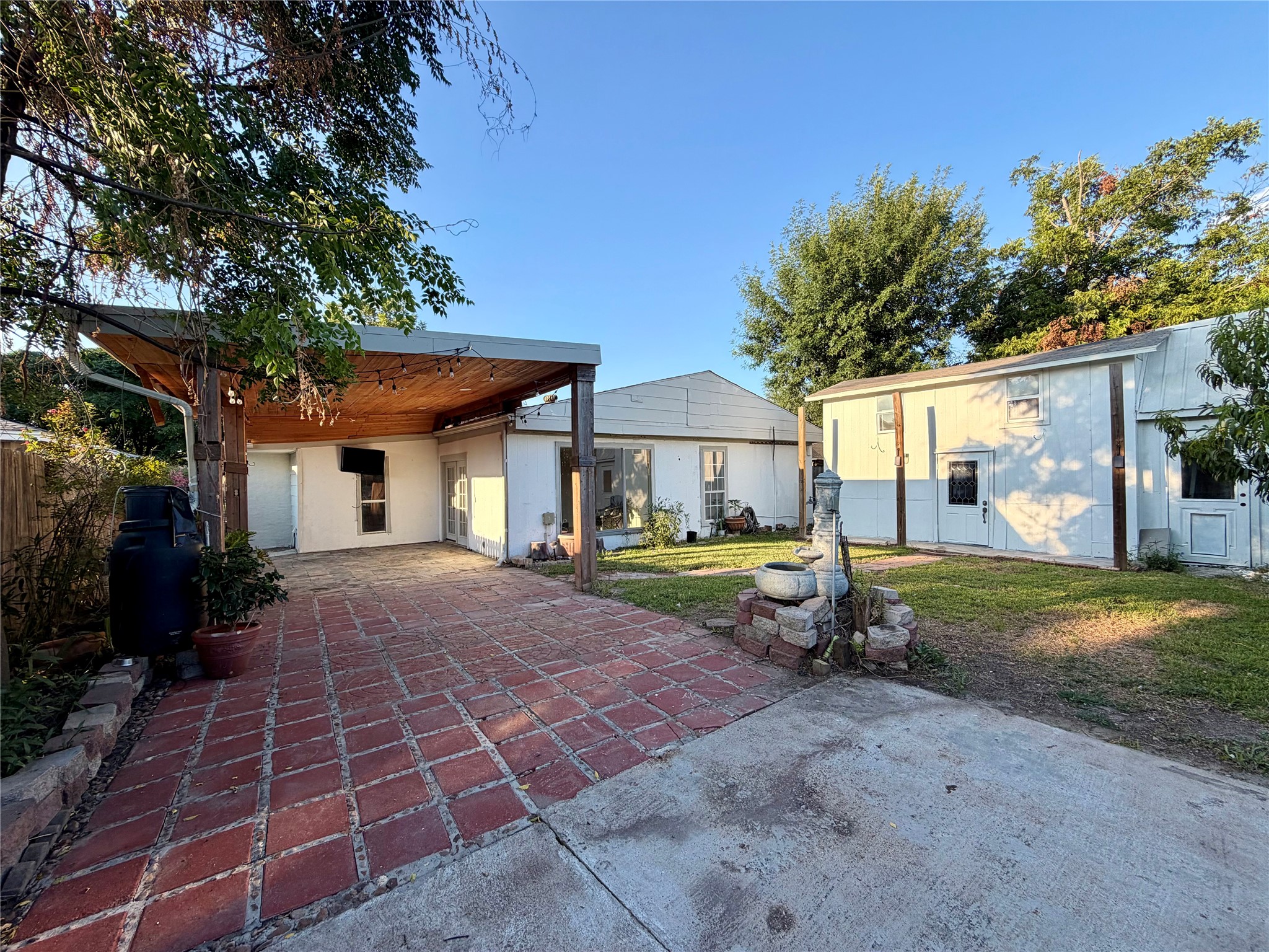 main property photo 17