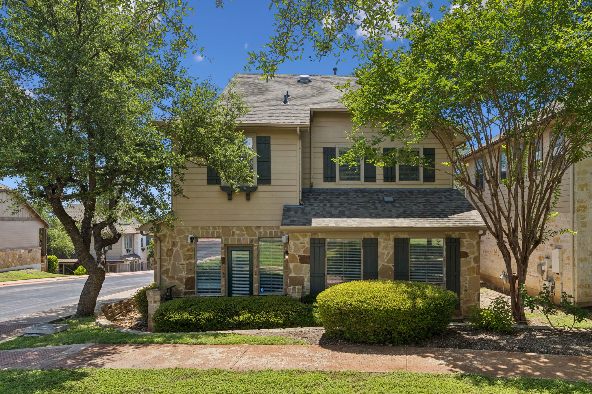 main property photo 30