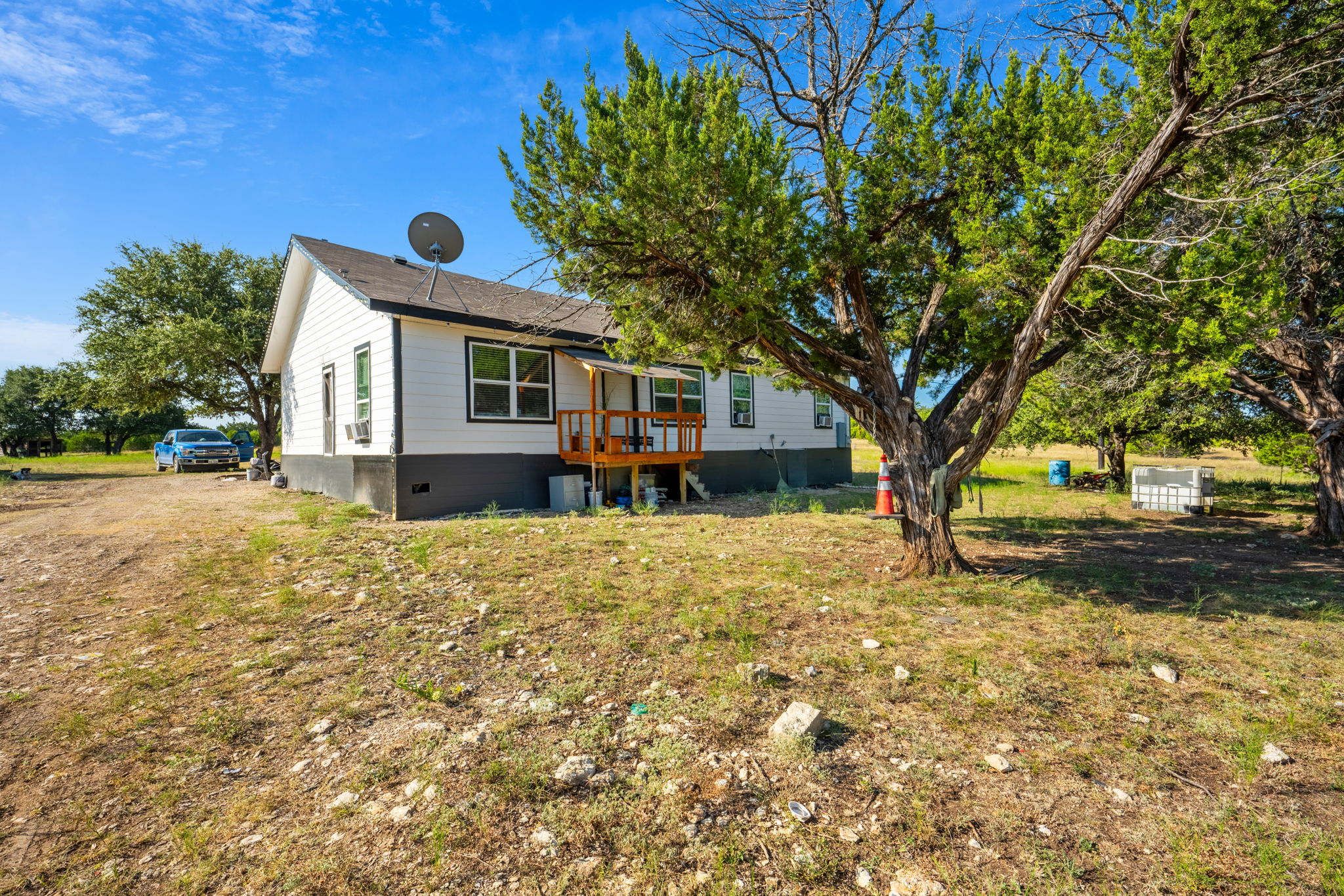 main property photo 8