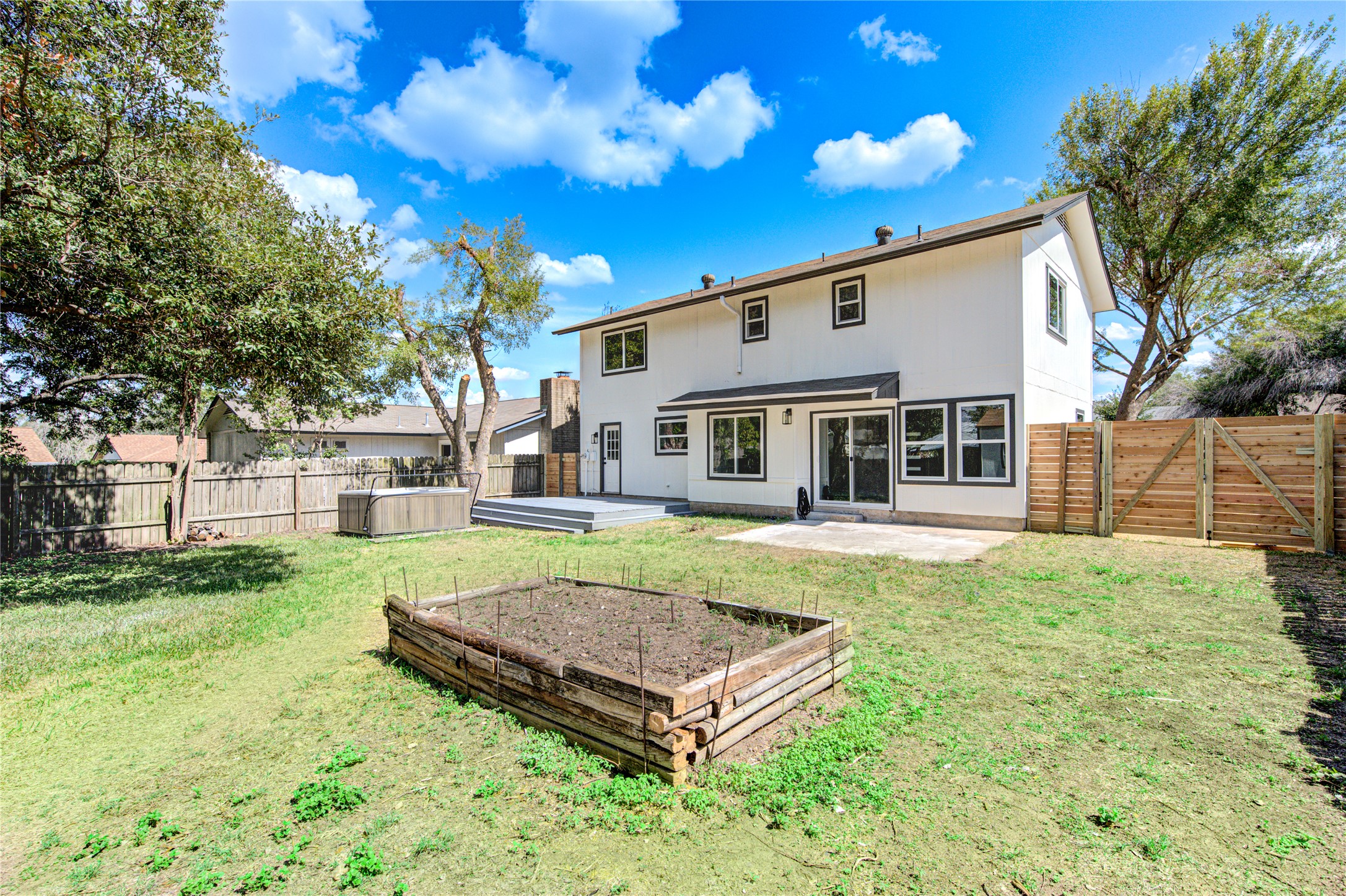 main property photo 30