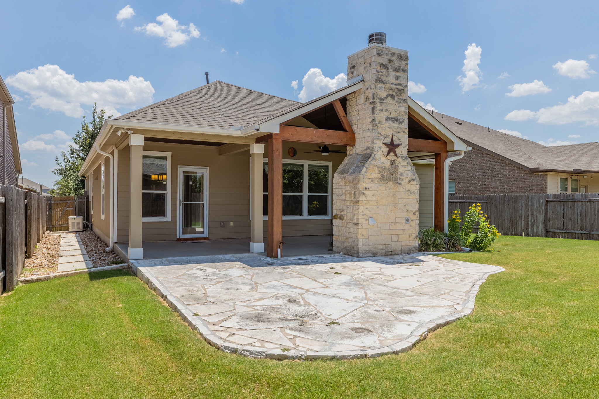 main property photo 30