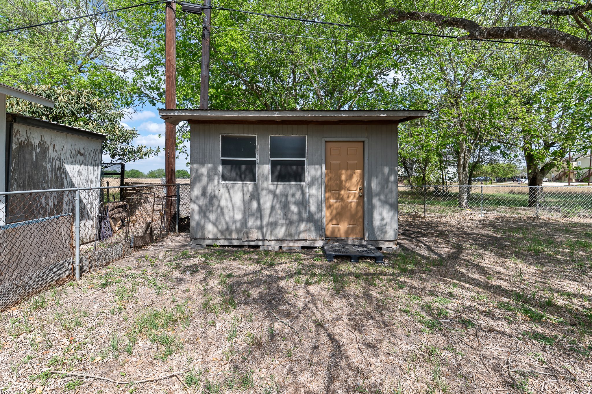 main property photo 28