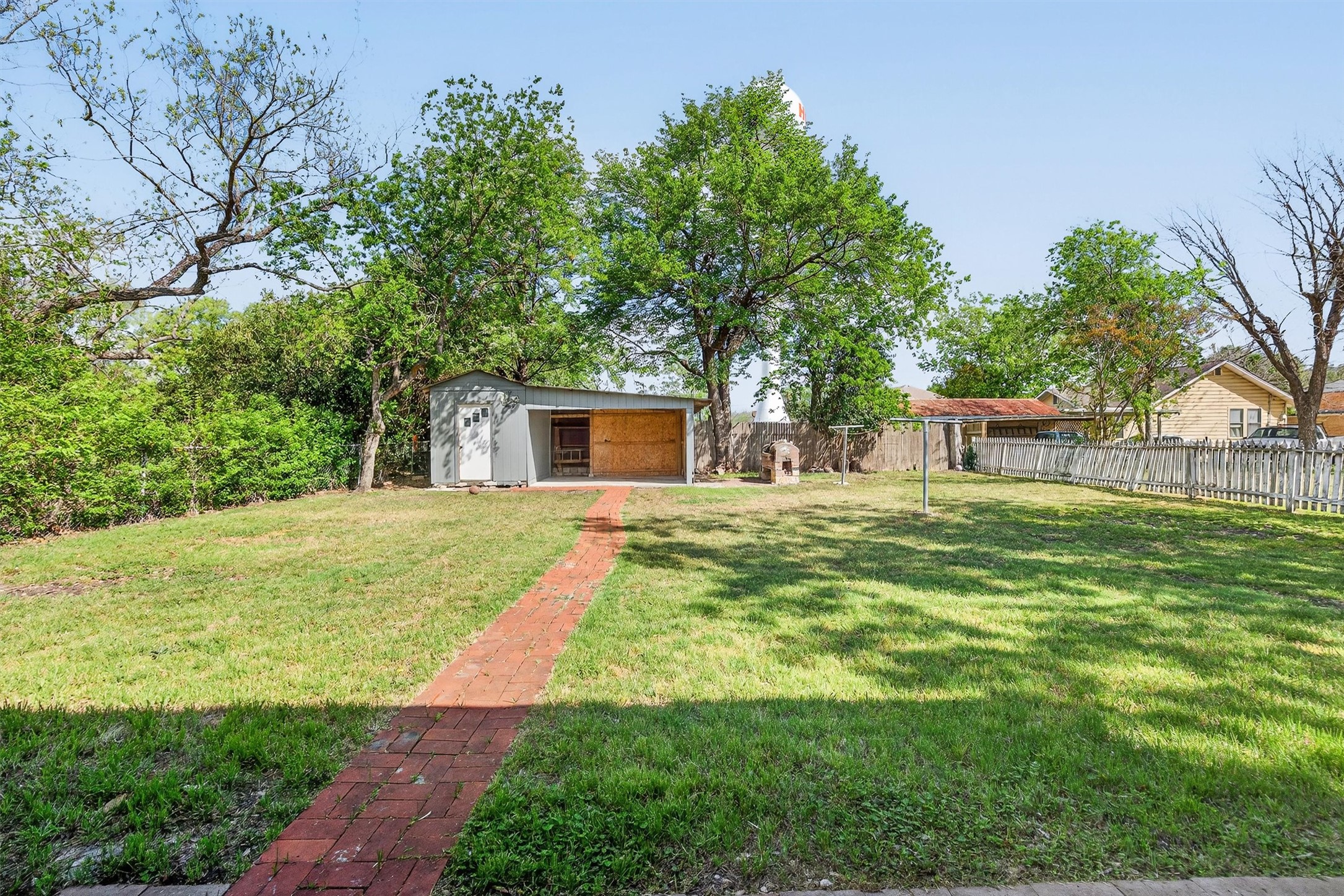 main property photo 22