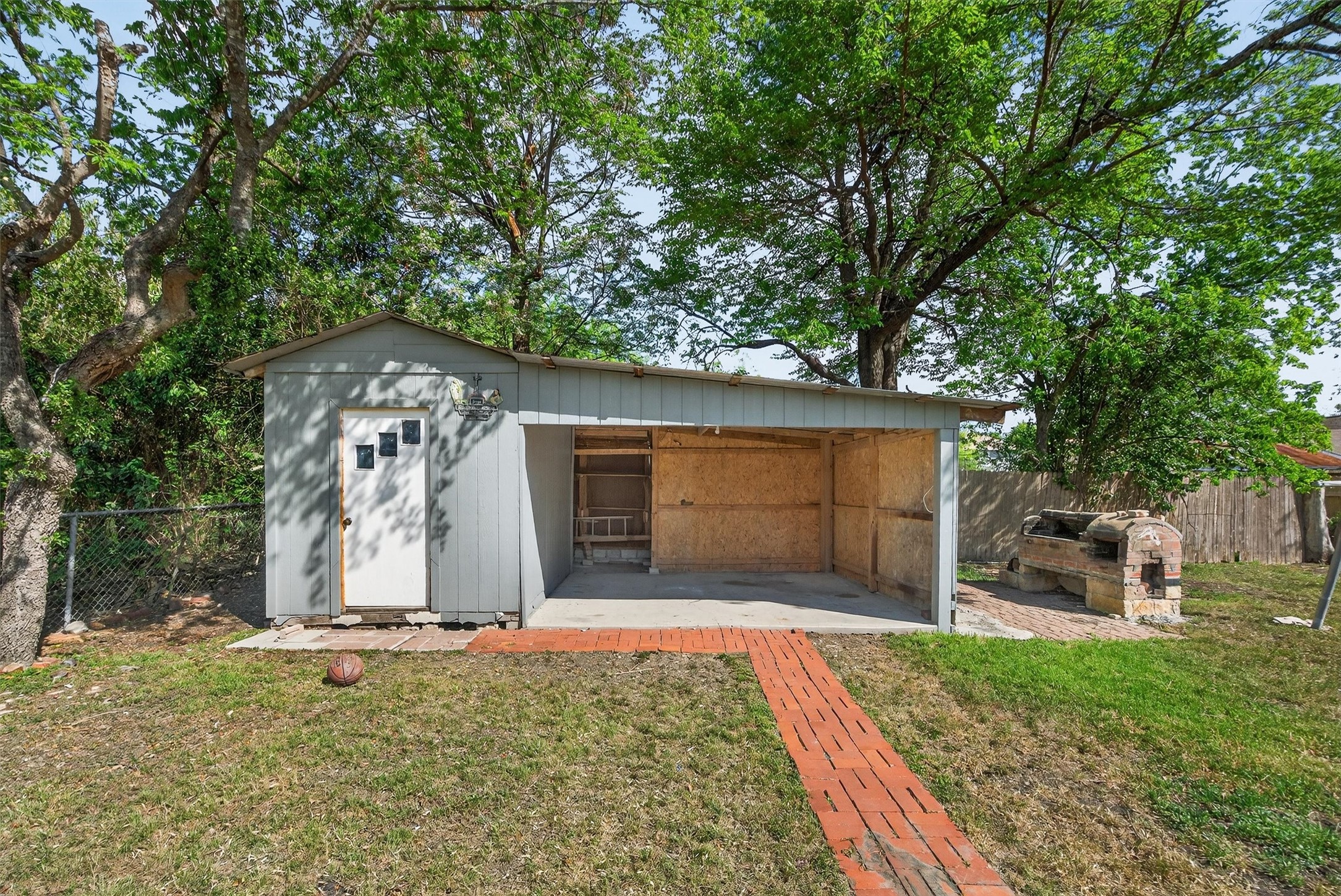 main property photo 23