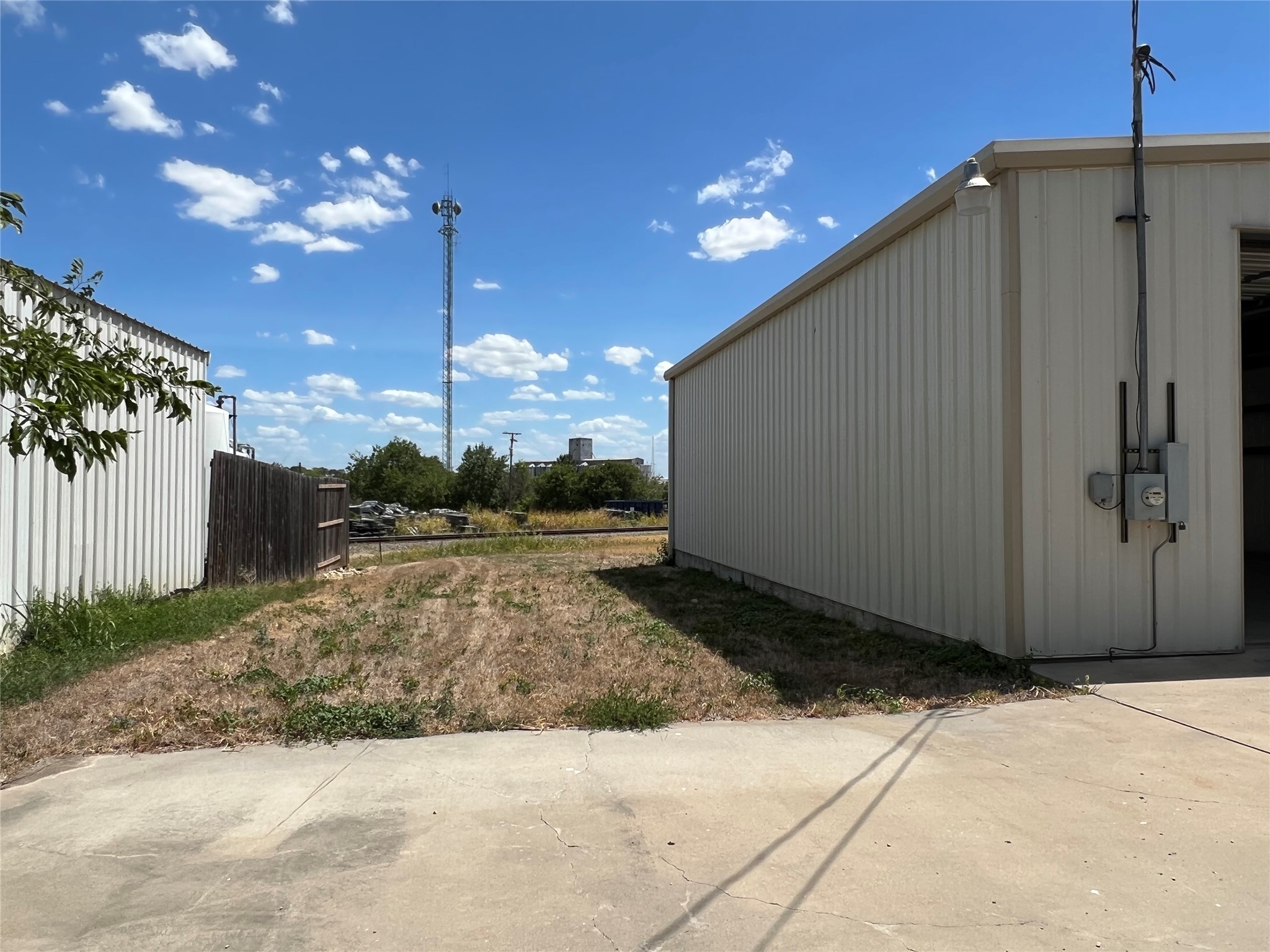 main property photo 14