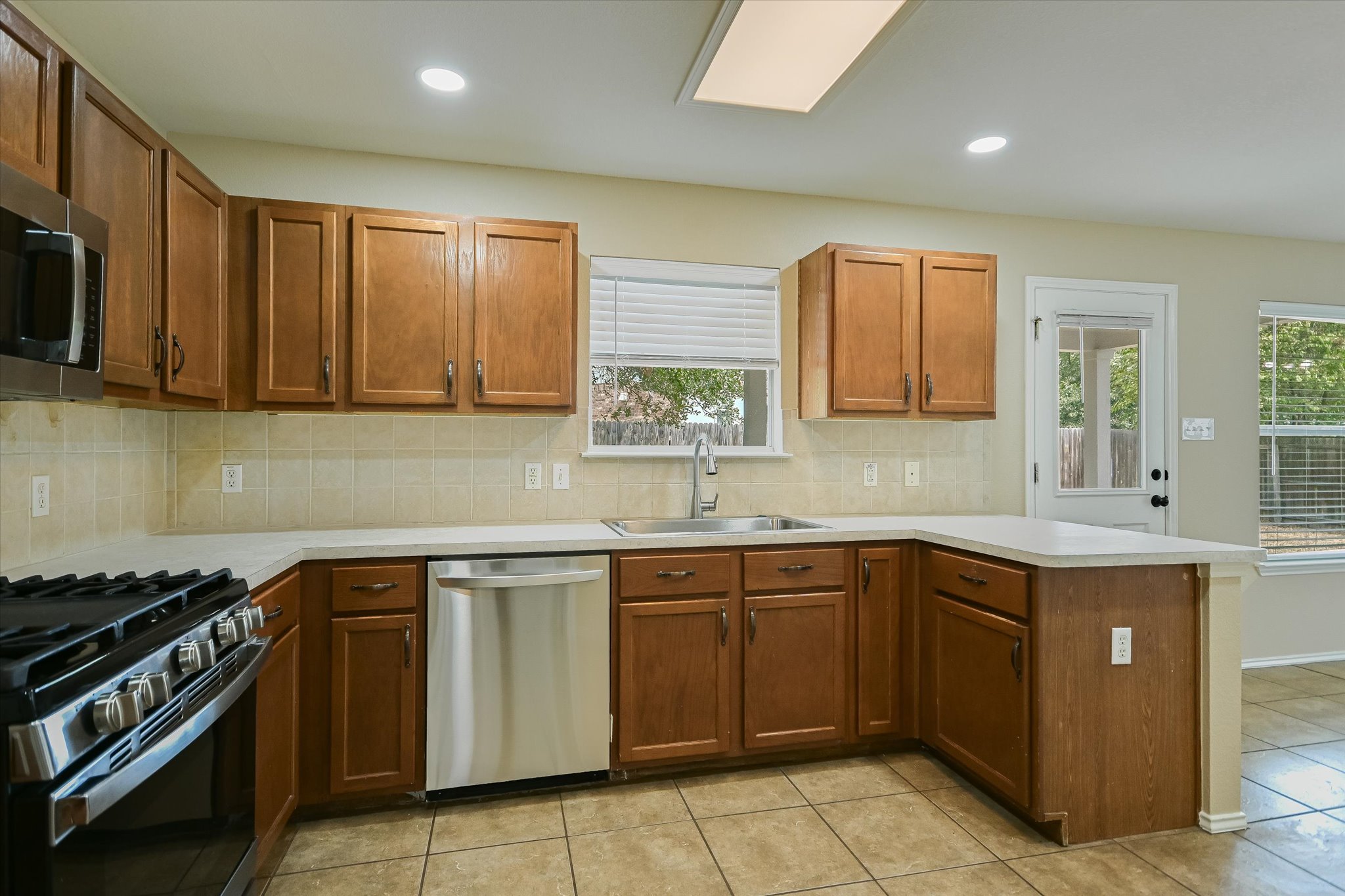 main property photo 9