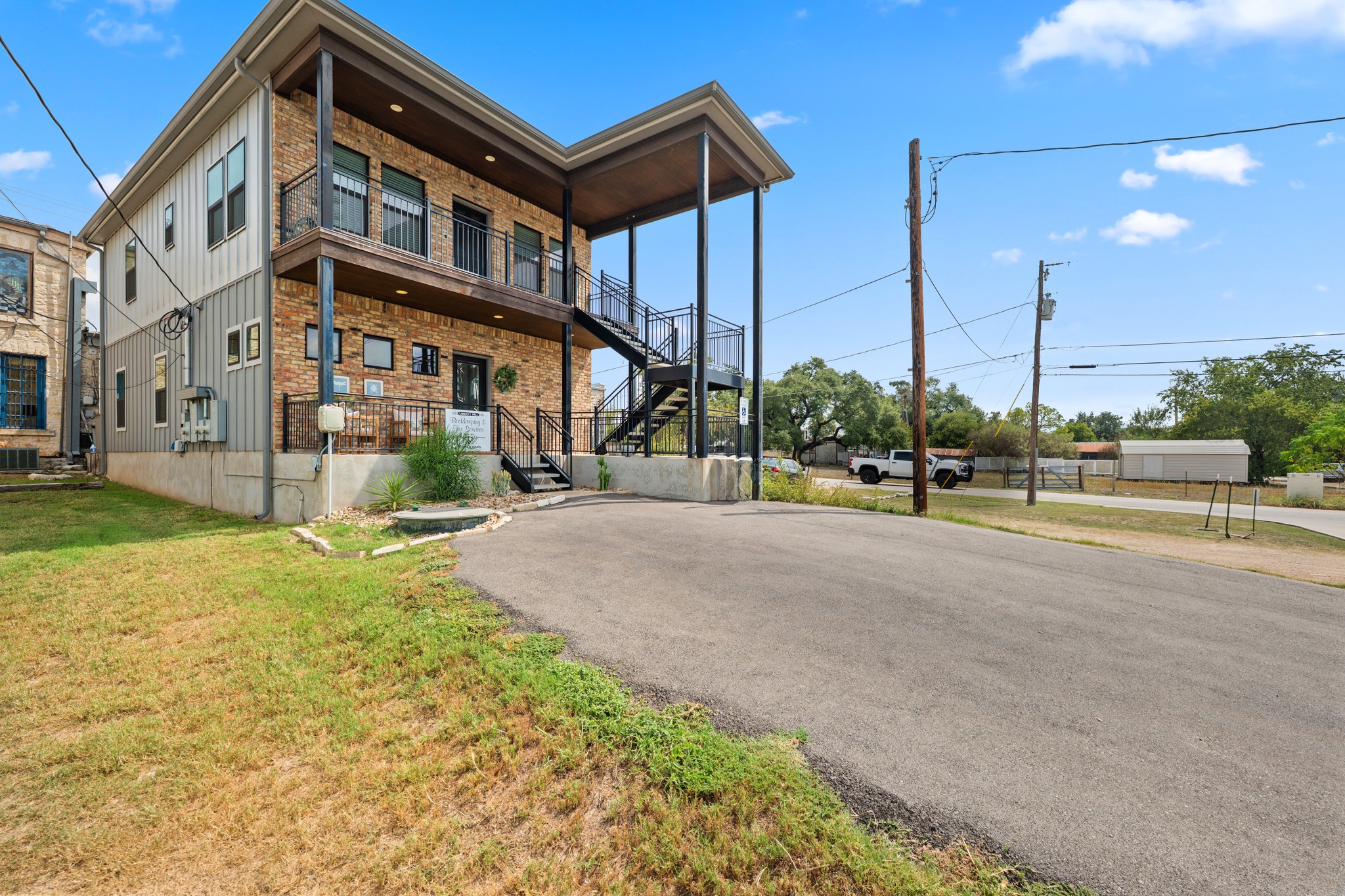 main property photo 27