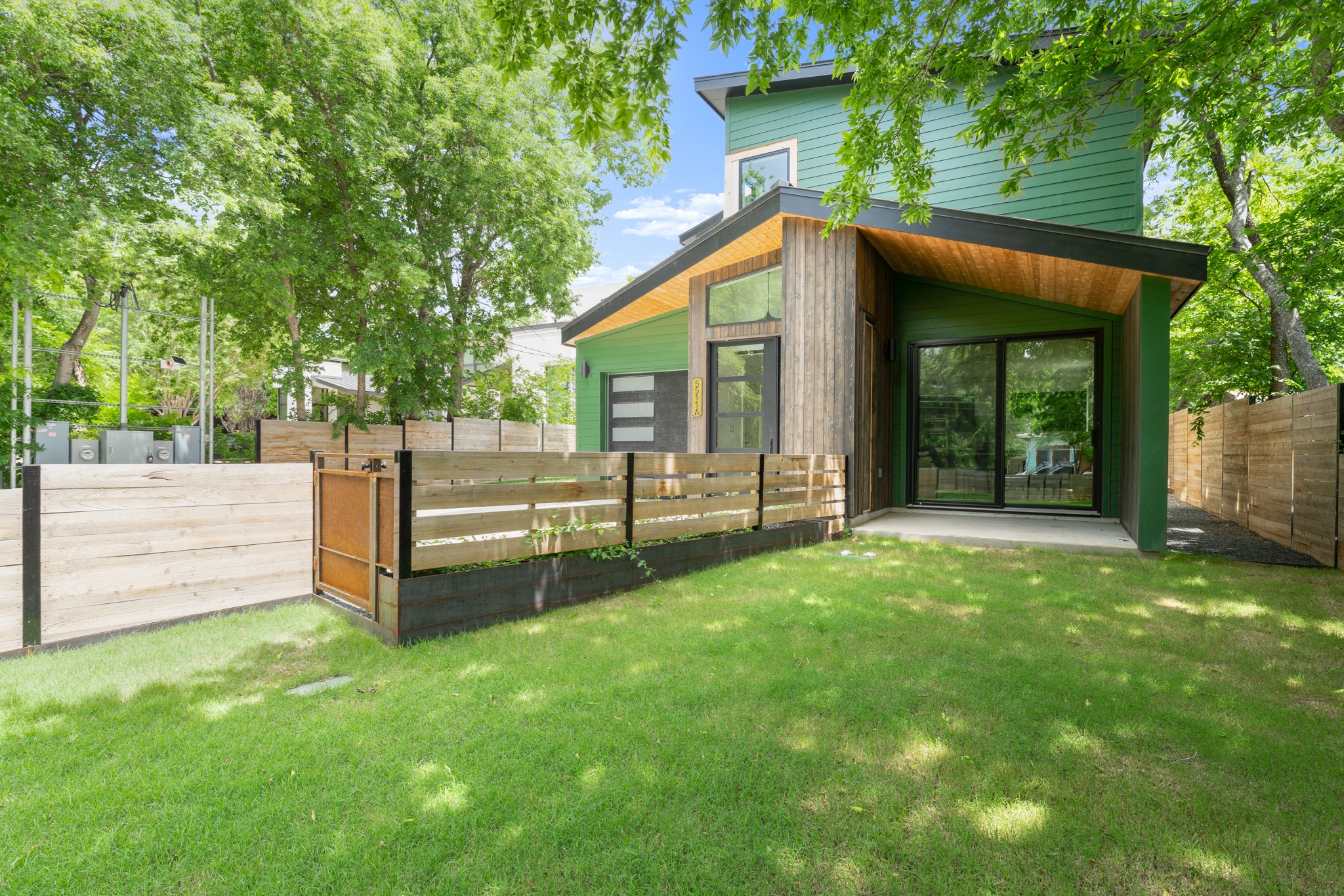 main property photo 28