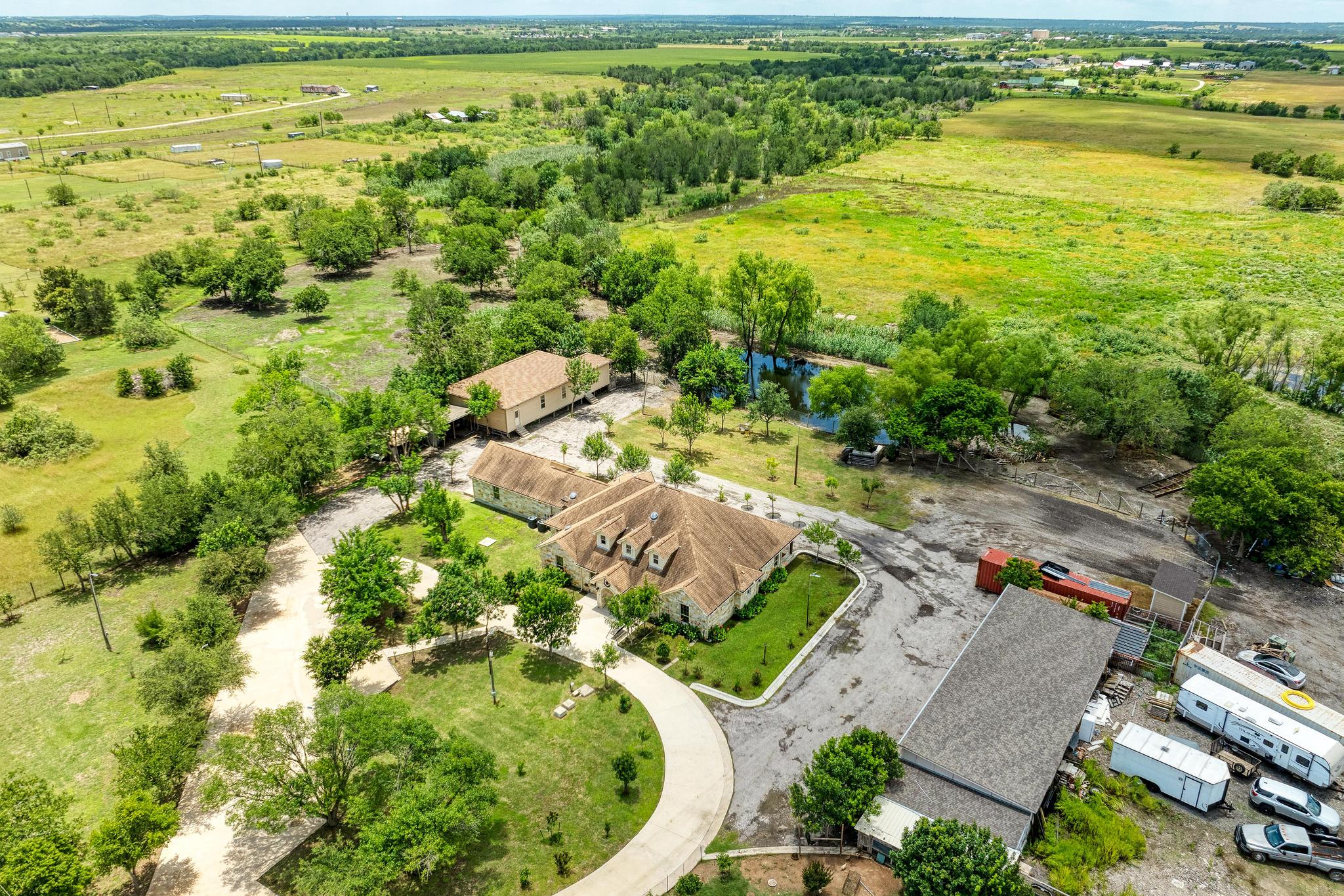 main property photo 3