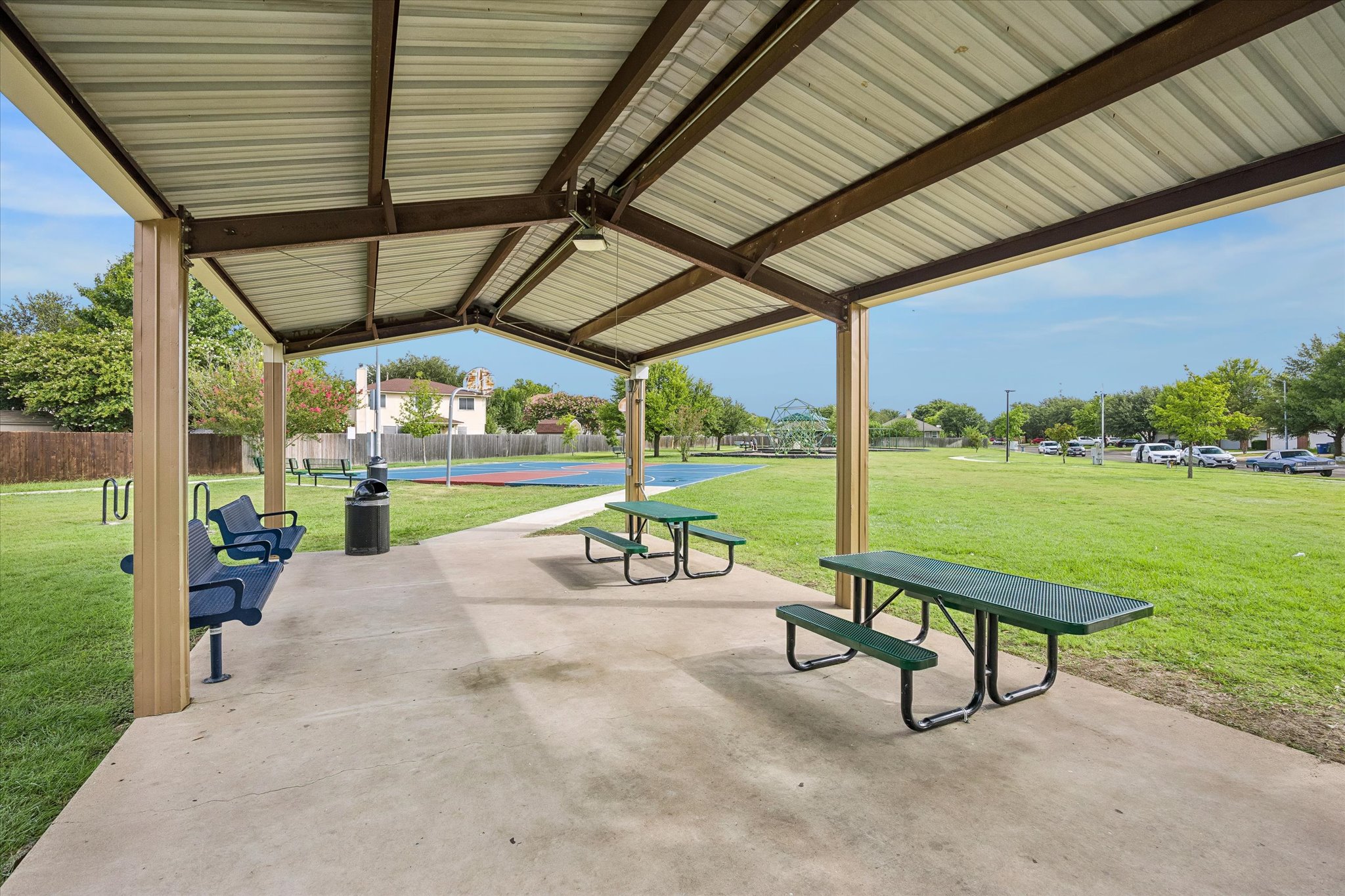 main property photo 25