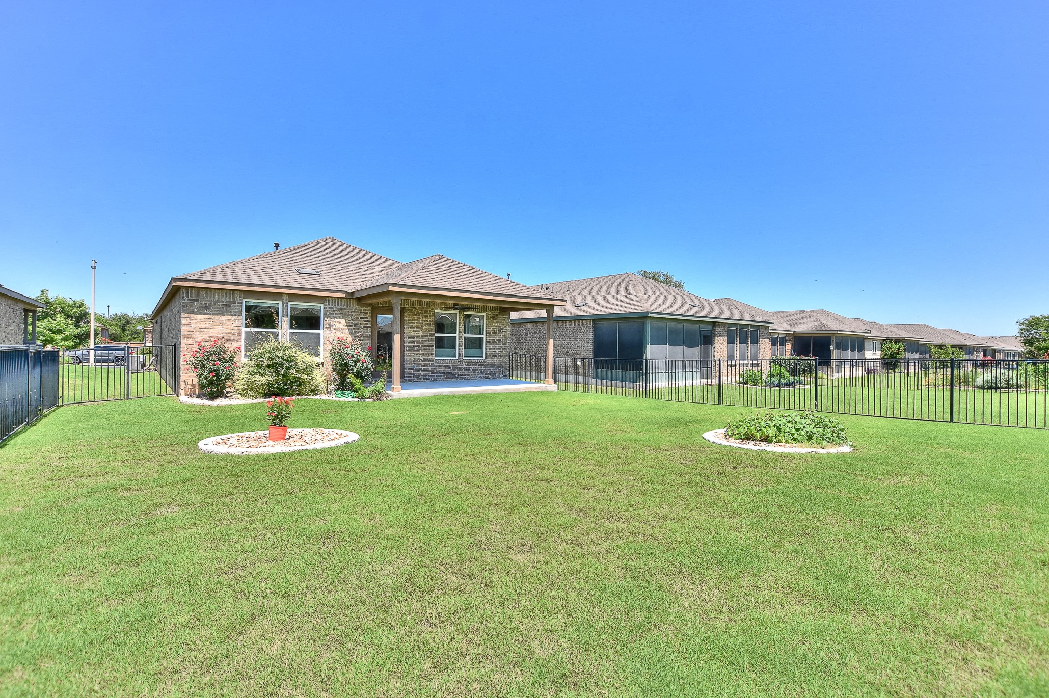 main property photo 28