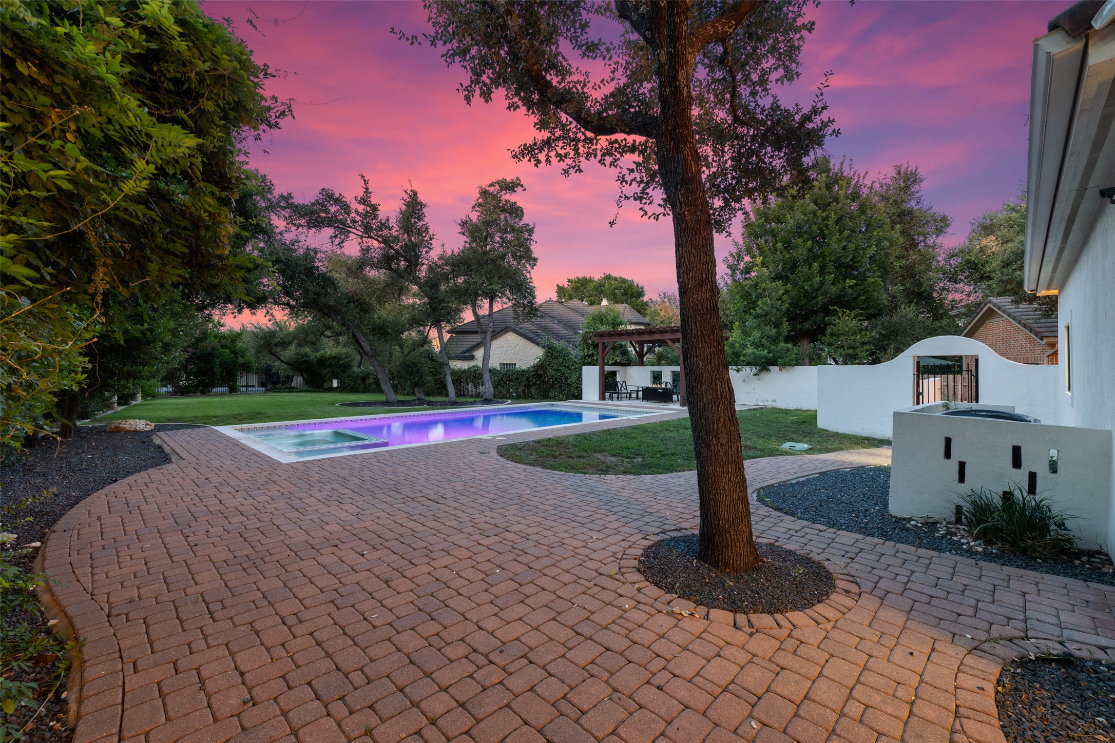 main property photo 34
