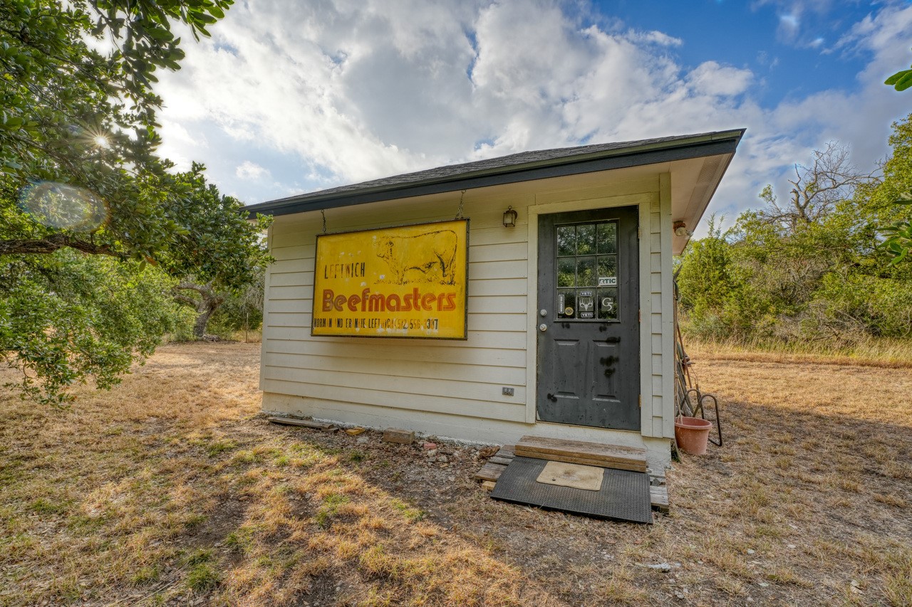 main property photo 23