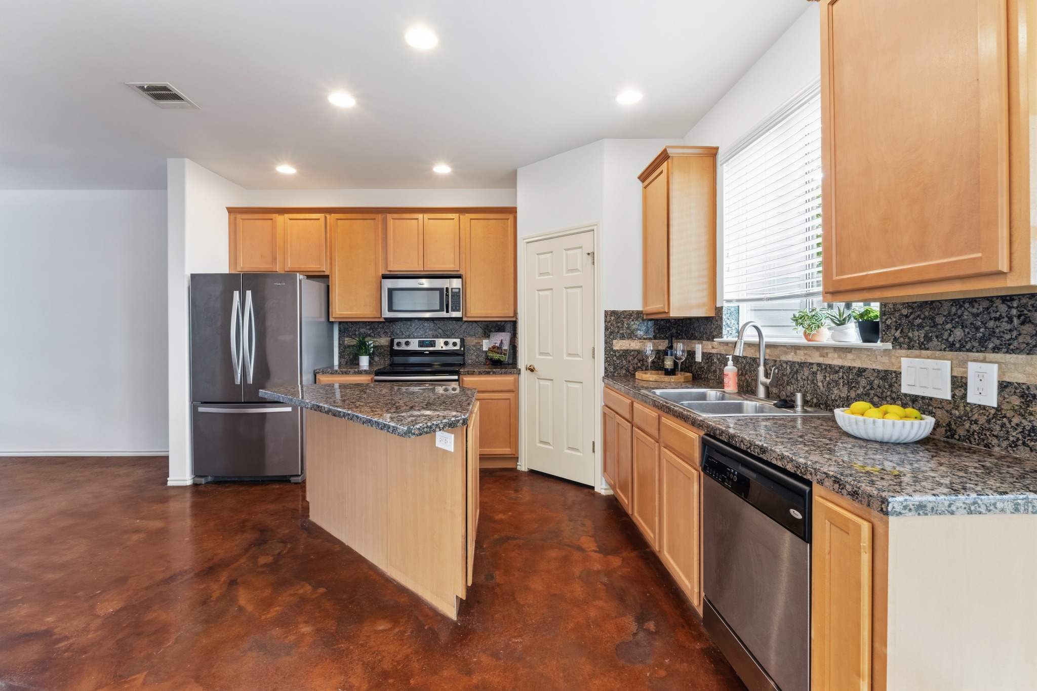 main property photo 12