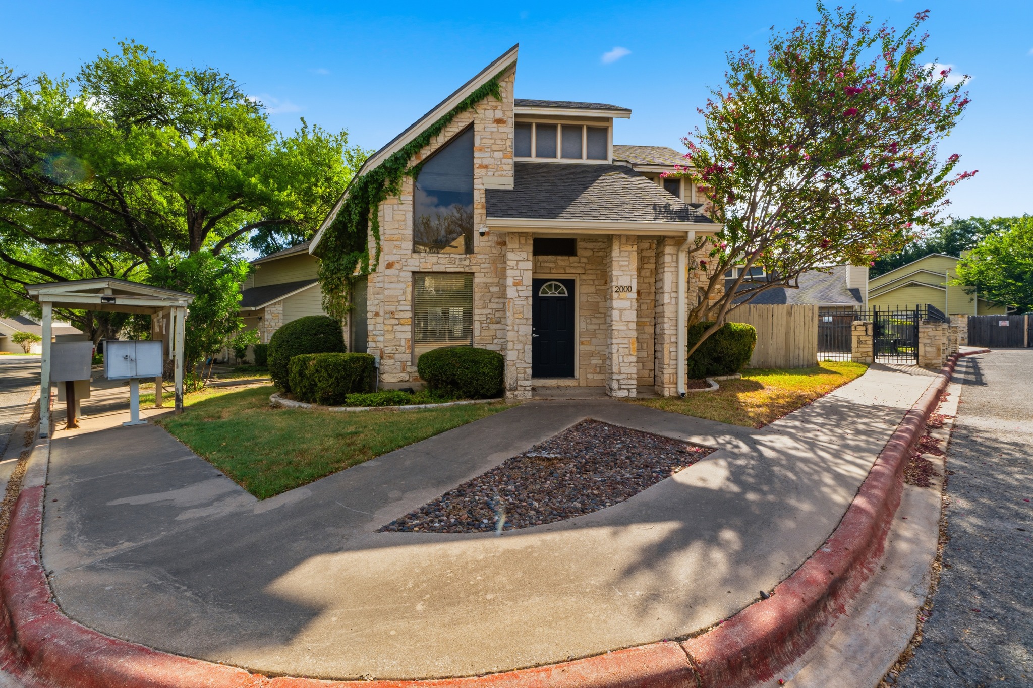 main property photo 31