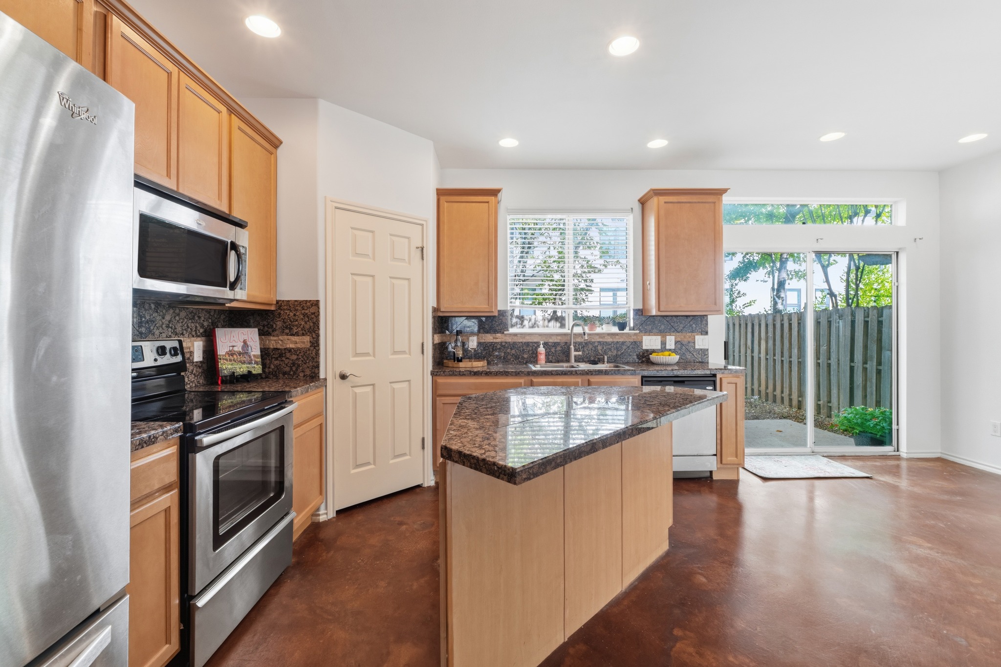 main property photo 6