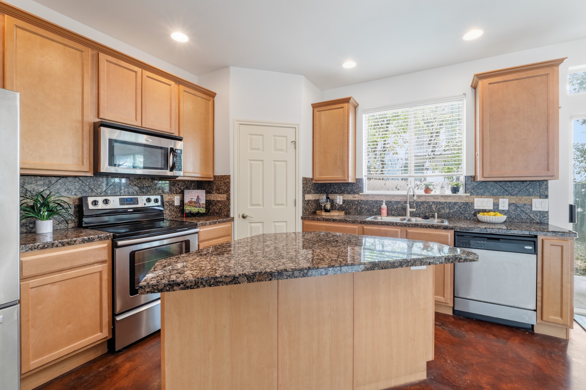main property photo 7