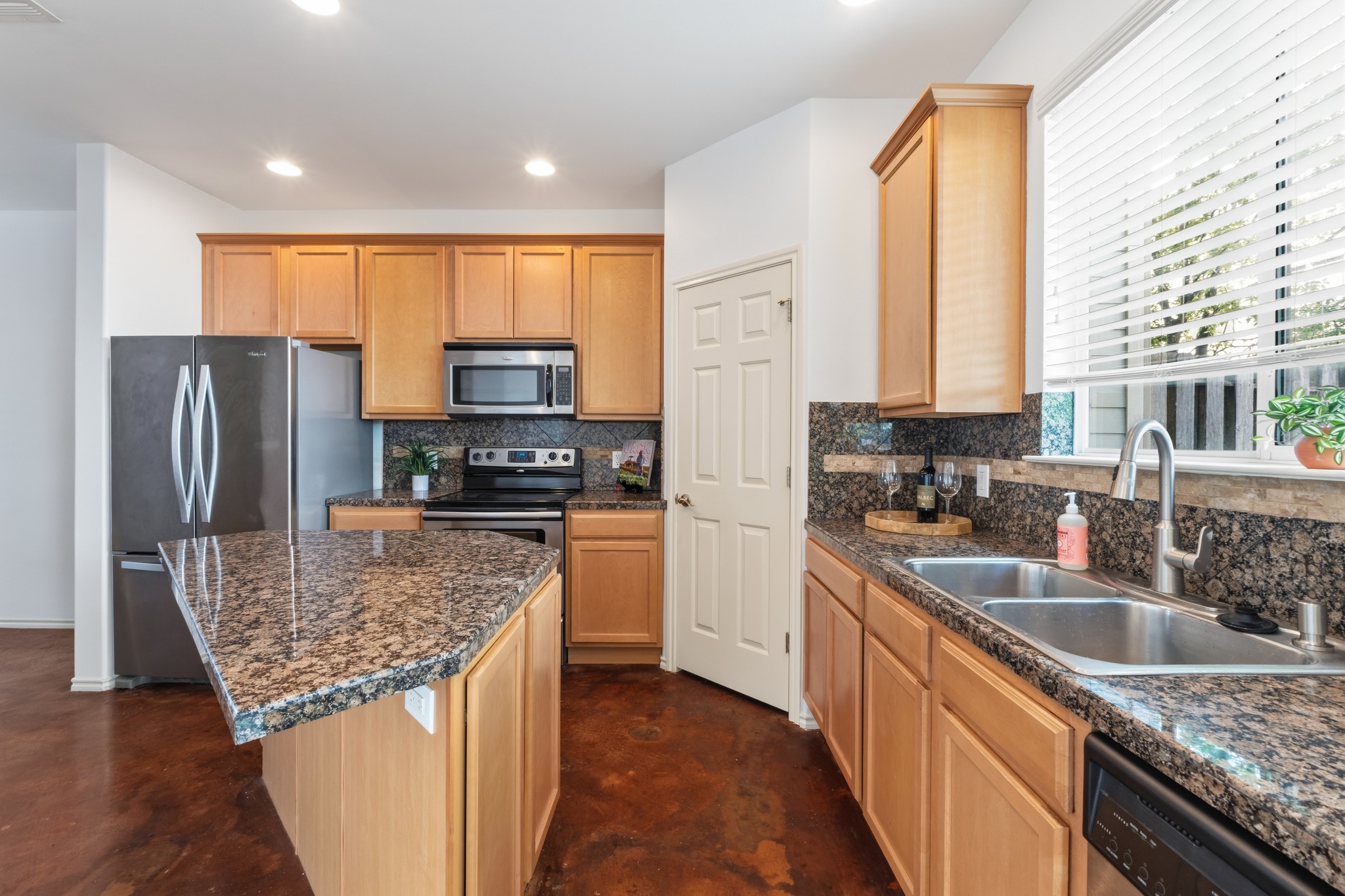 main property photo 8