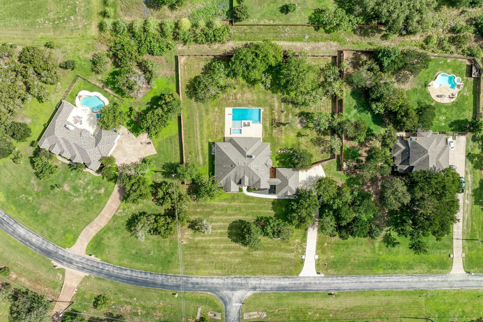 main property photo 37