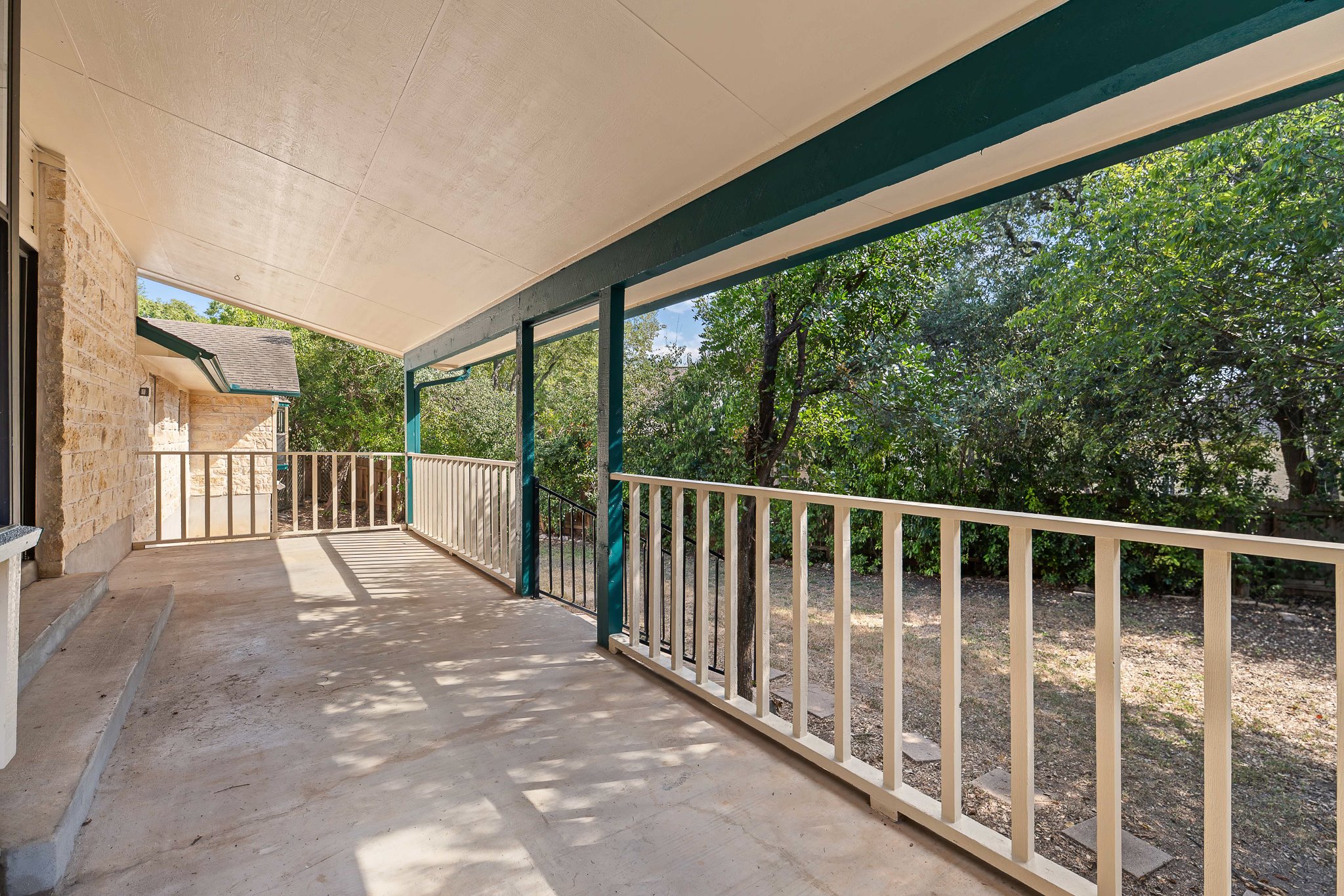 main property photo 30