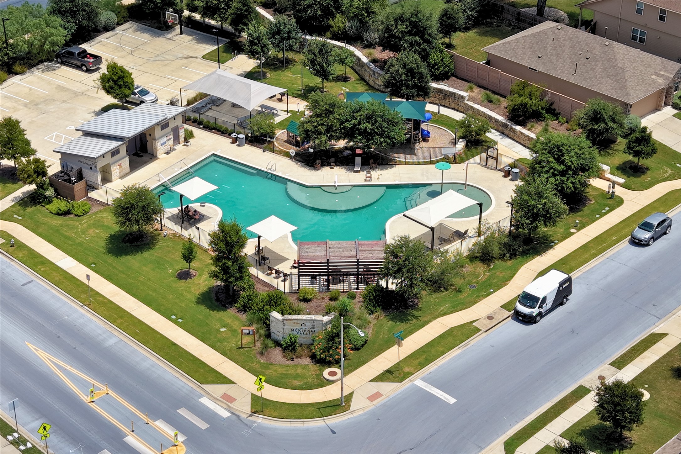 main property photo 28