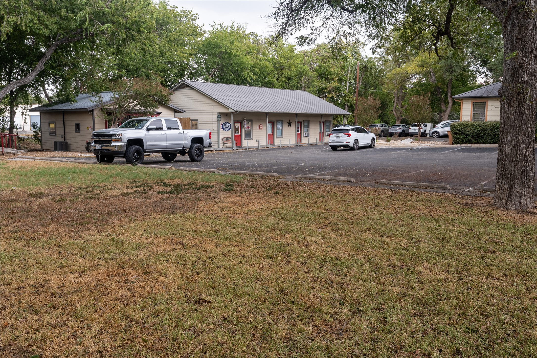 main property photo 16
